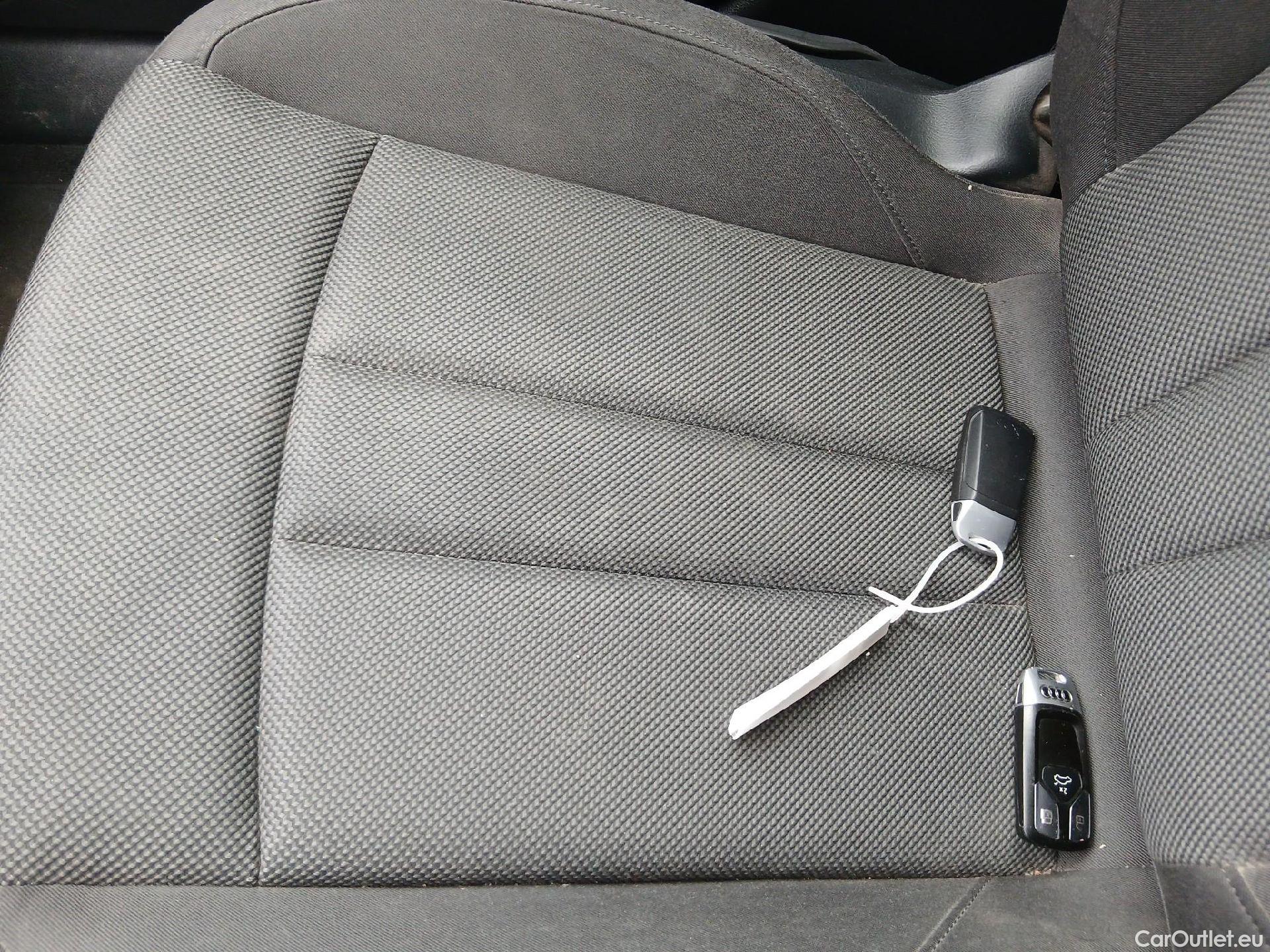  Audi  A4 AUDI  / 2019 / 5P / familiar Avant Advanced 35 TDI 120kW S tronic #2