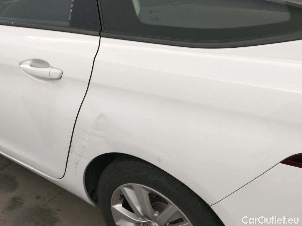  Peugeot  308 PEUGEOT  / 2017 / 5P / familiar SW Active Pack BlueHDi 130 S&S #1