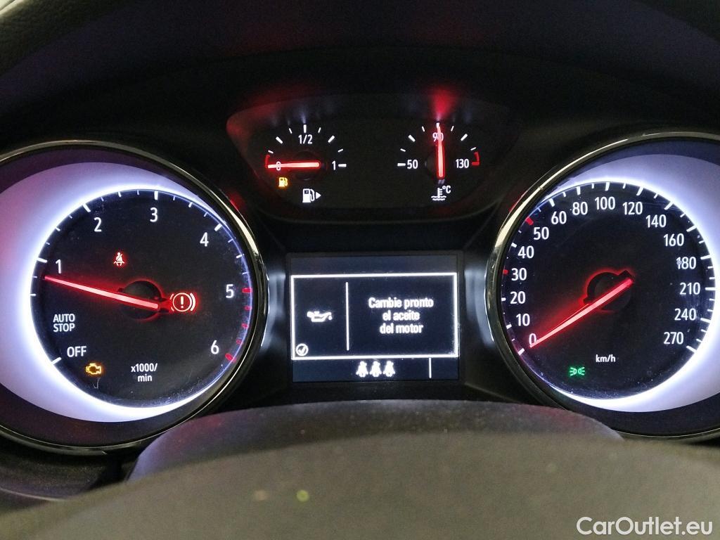  Opel  Astra OPEL  / 2015 / 5P / berlina con portón 1.6 CDTi S/S 81kW (110CV) Selective #40