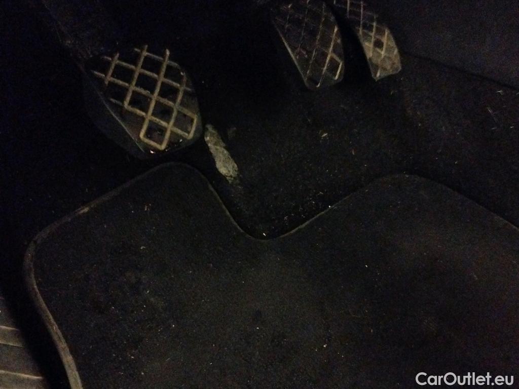  Volkswagen  T-ROC VOLKSWAGEN  / 2017 / 5P / todoterreno Advance 1.6 TDI 85kW (115CV) #4