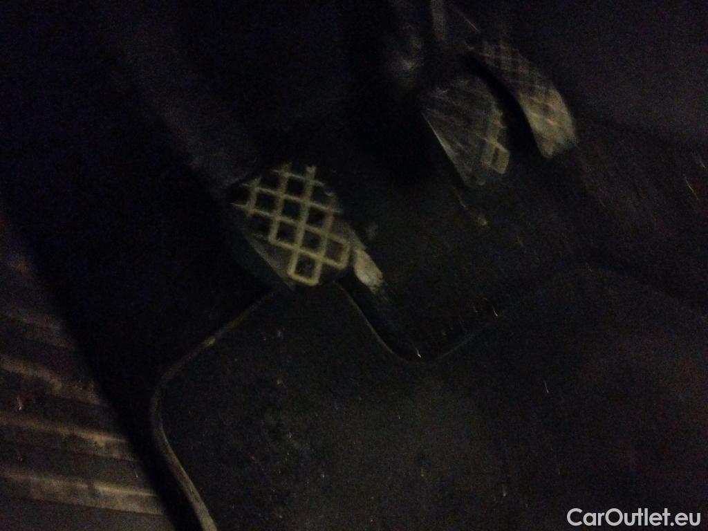  Volkswagen  T-ROC VOLKSWAGEN  / 2017 / 5P / todoterreno Advance 1.6 TDI 85kW (115CV) #3