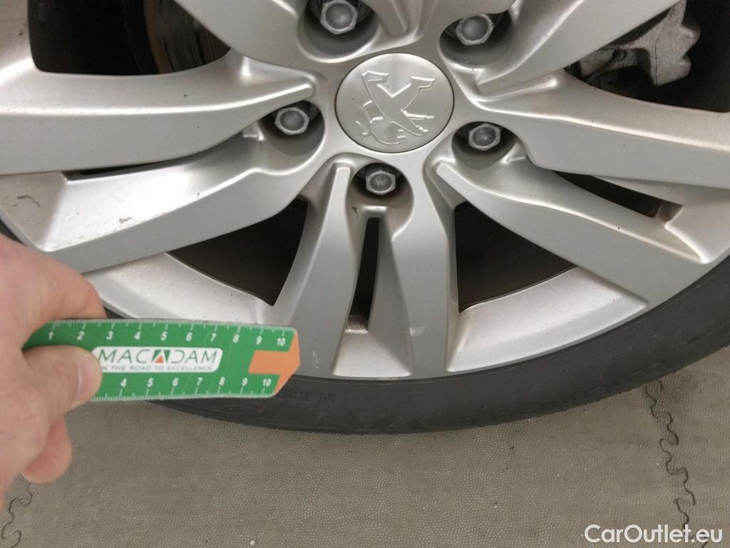  Peugeot  308 PEUGEOT  / 2017 / 5P / familiar SW Active Pack BlueHDi 130 S&S #22