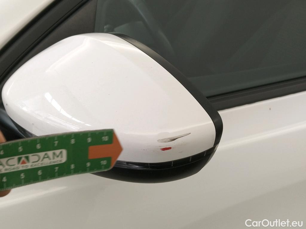  Peugeot  308 PEUGEOT  / 2017 / 5P / familiar SW Active Pack BlueHDi 130 S&S #24