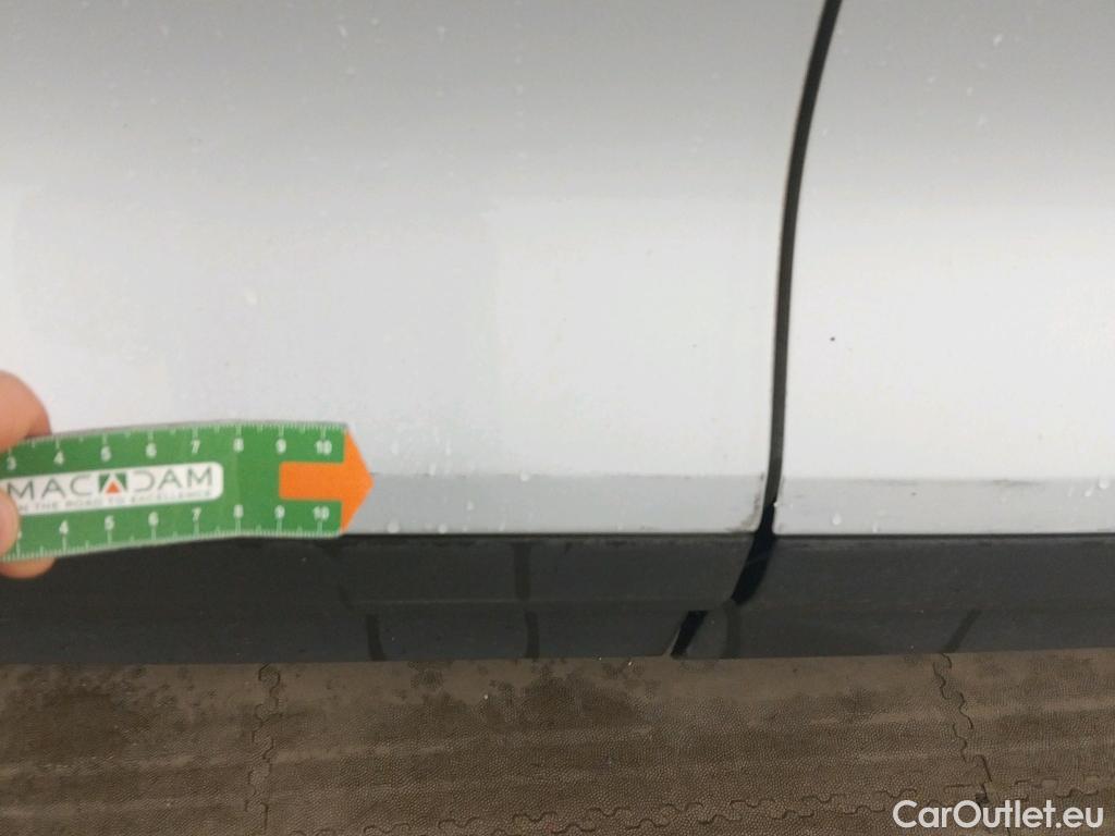  Volvo  XC 40 VOLVO XC40 / 2017 / 5P / todoterreno 1.5 T4 Twin Recharge R-Design Auto #8