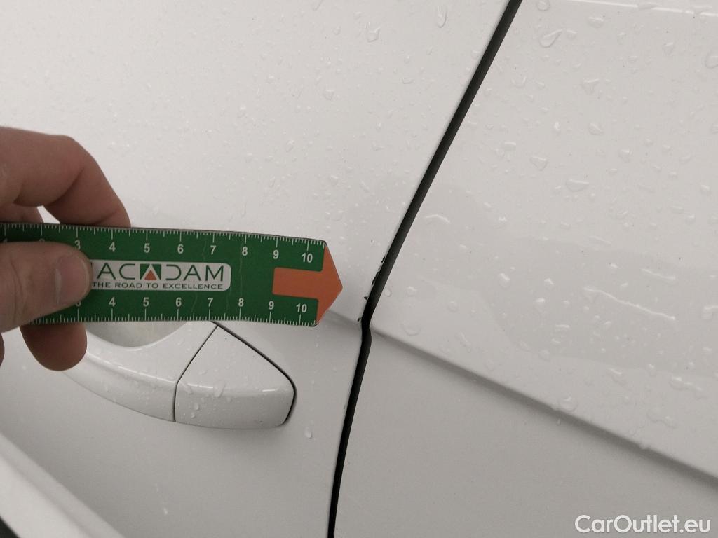  Volkswagen  T-ROC VOLKSWAGEN  / 2017 / 5P / todoterreno Advance 1.6 TDI 85kW (115CV) #20