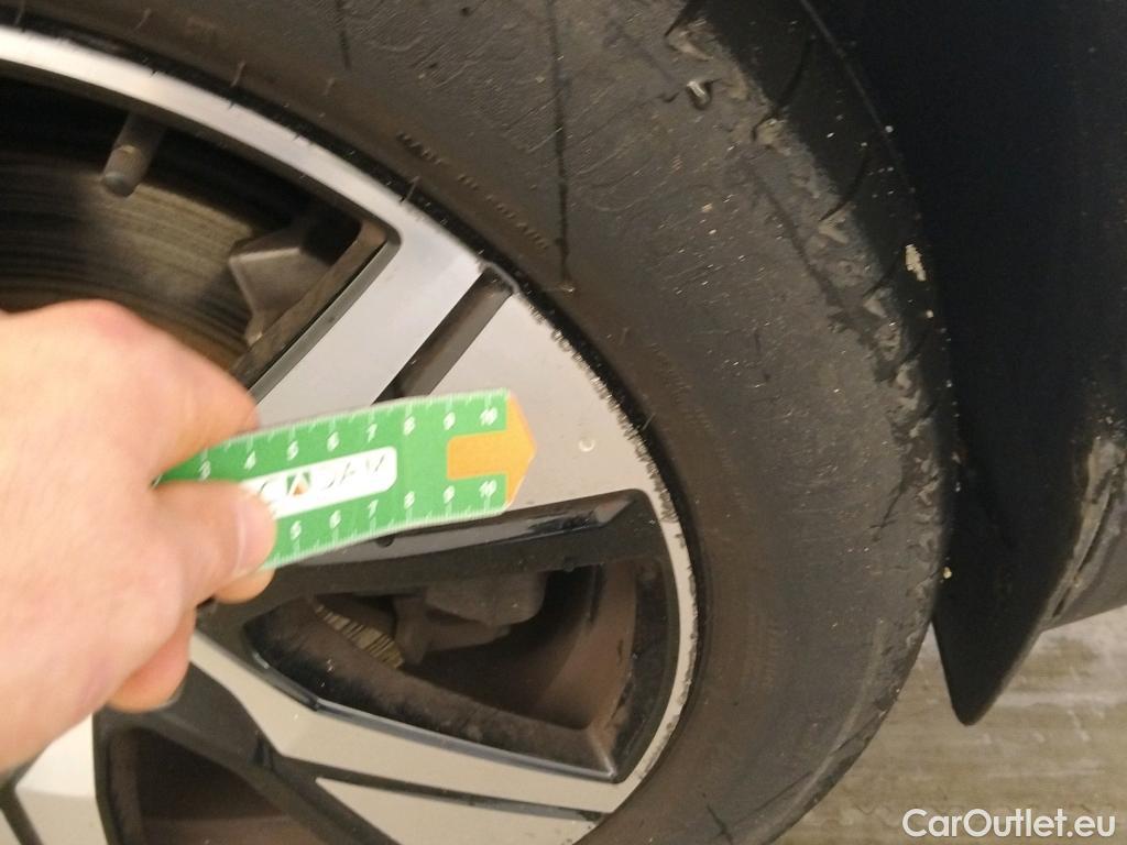  Volvo  XC 40 VOLVO XC40 / 2017 / 5P / todoterreno 1.5 T4 Twin Recharge R-Design Auto #13