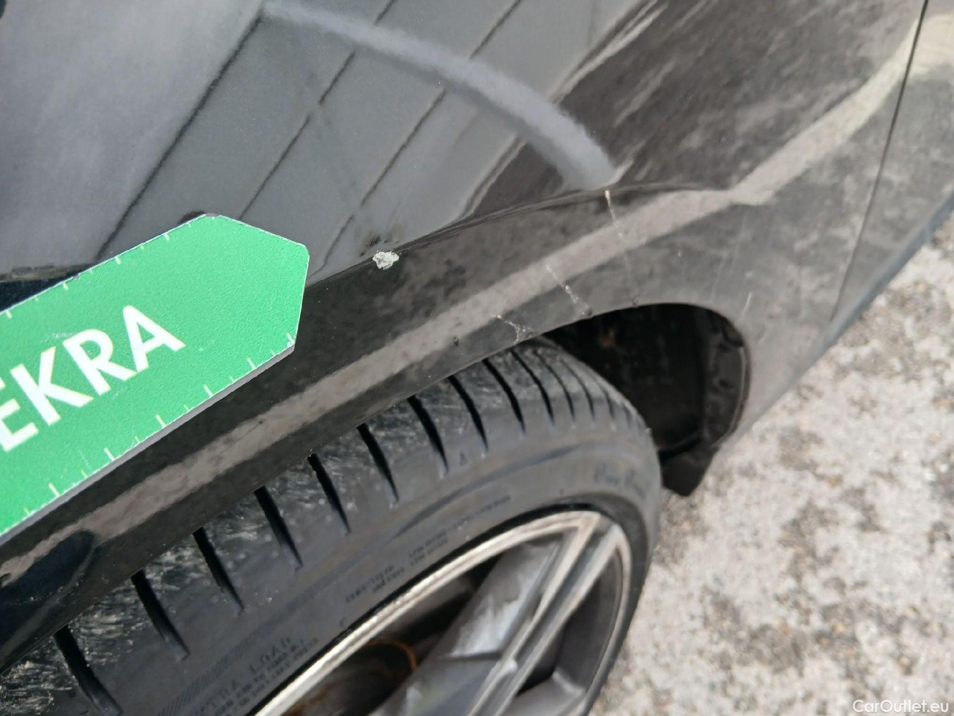  Bmw  Serie 1 BMW  / 2019 / 5P / berlina con portón 120d #15