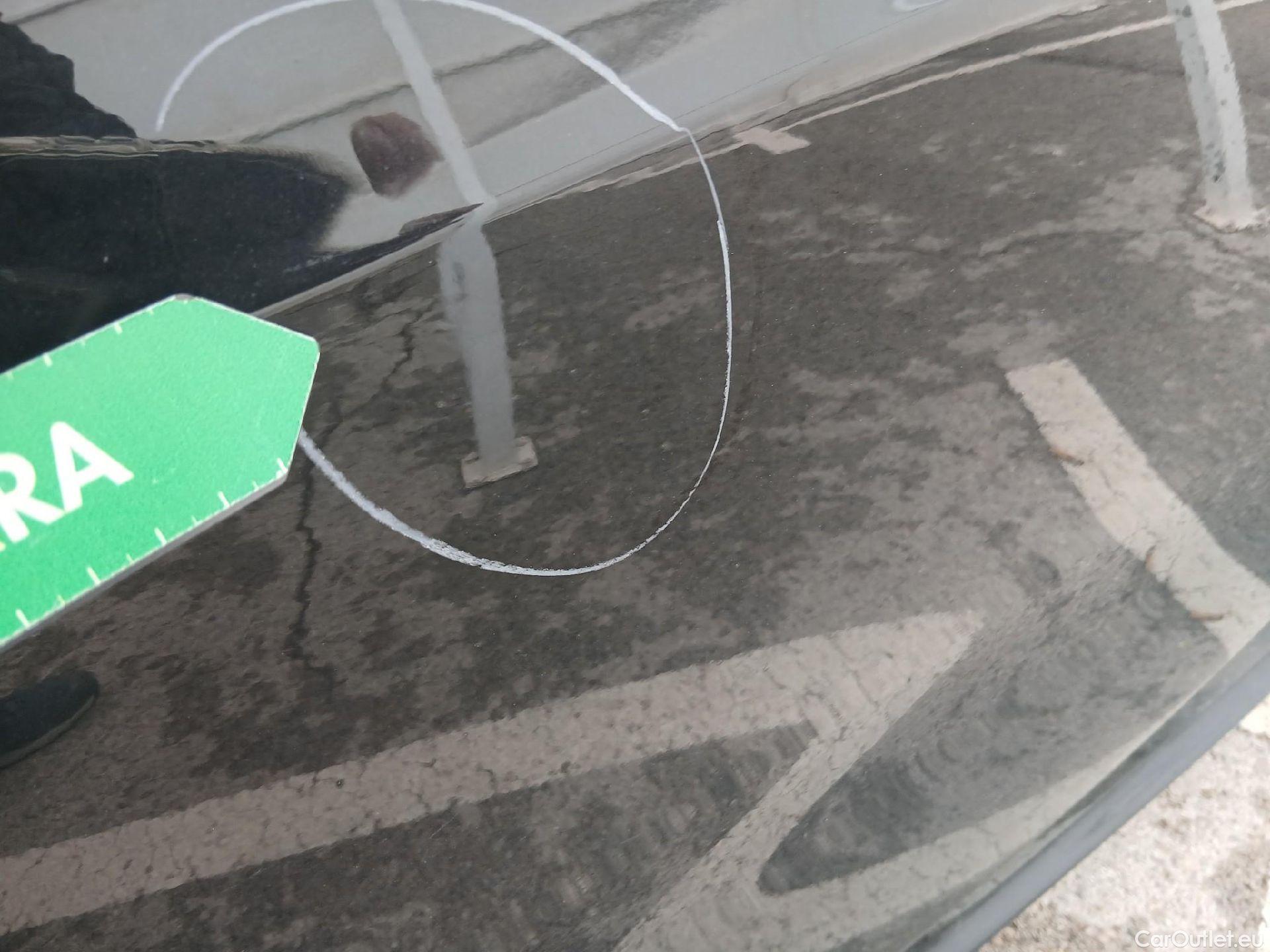  Bmw  Serie 1 BMW  / 2019 / 5P / berlina con portón 120d #19