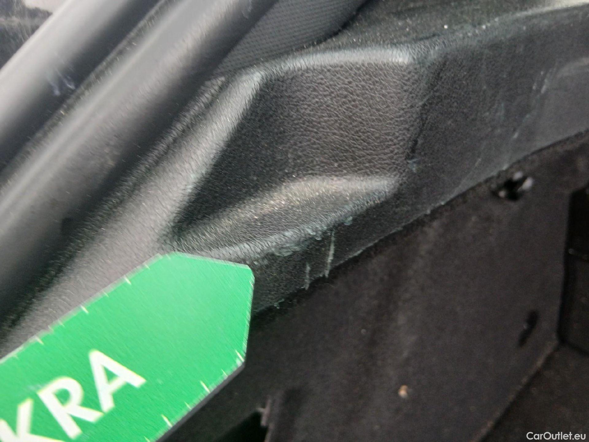  Bmw  Serie 1 BMW  / 2019 / 5P / berlina con portón 120d #43