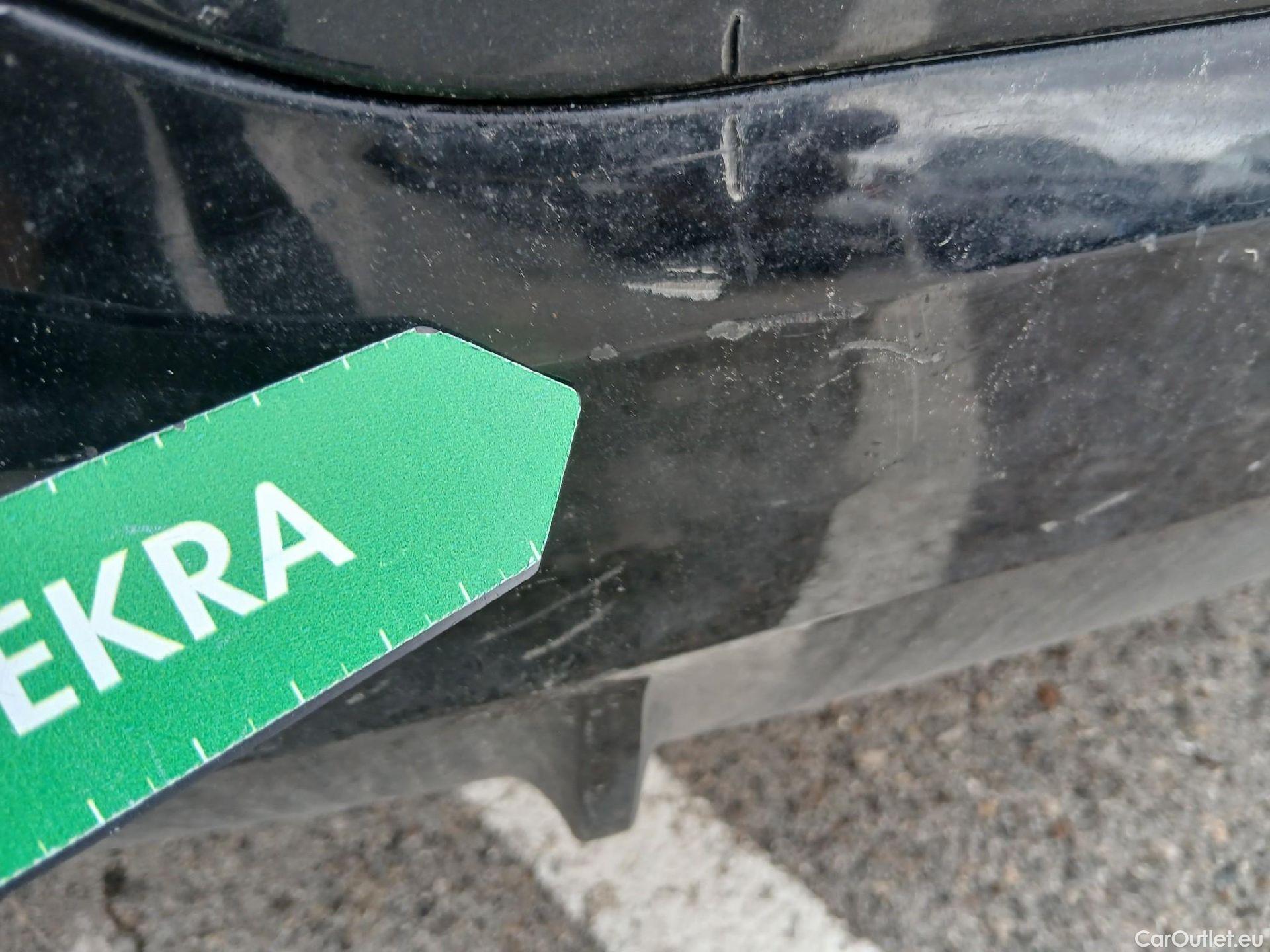  Bmw  Serie 1 BMW  / 2019 / 5P / berlina con portón 120d #37