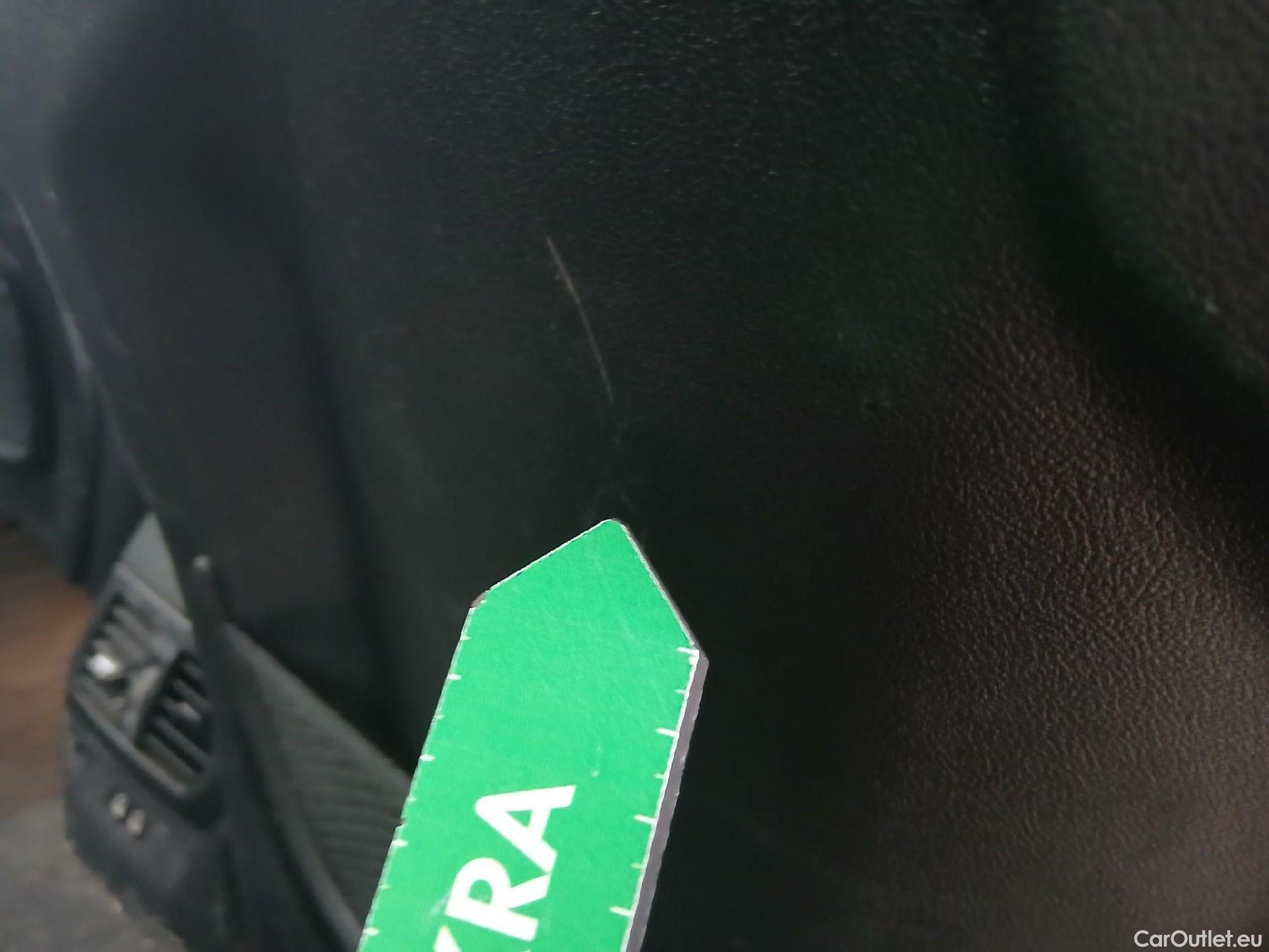  Bmw  Serie 1 BMW  / 2019 / 5P / berlina con portón 120d #58