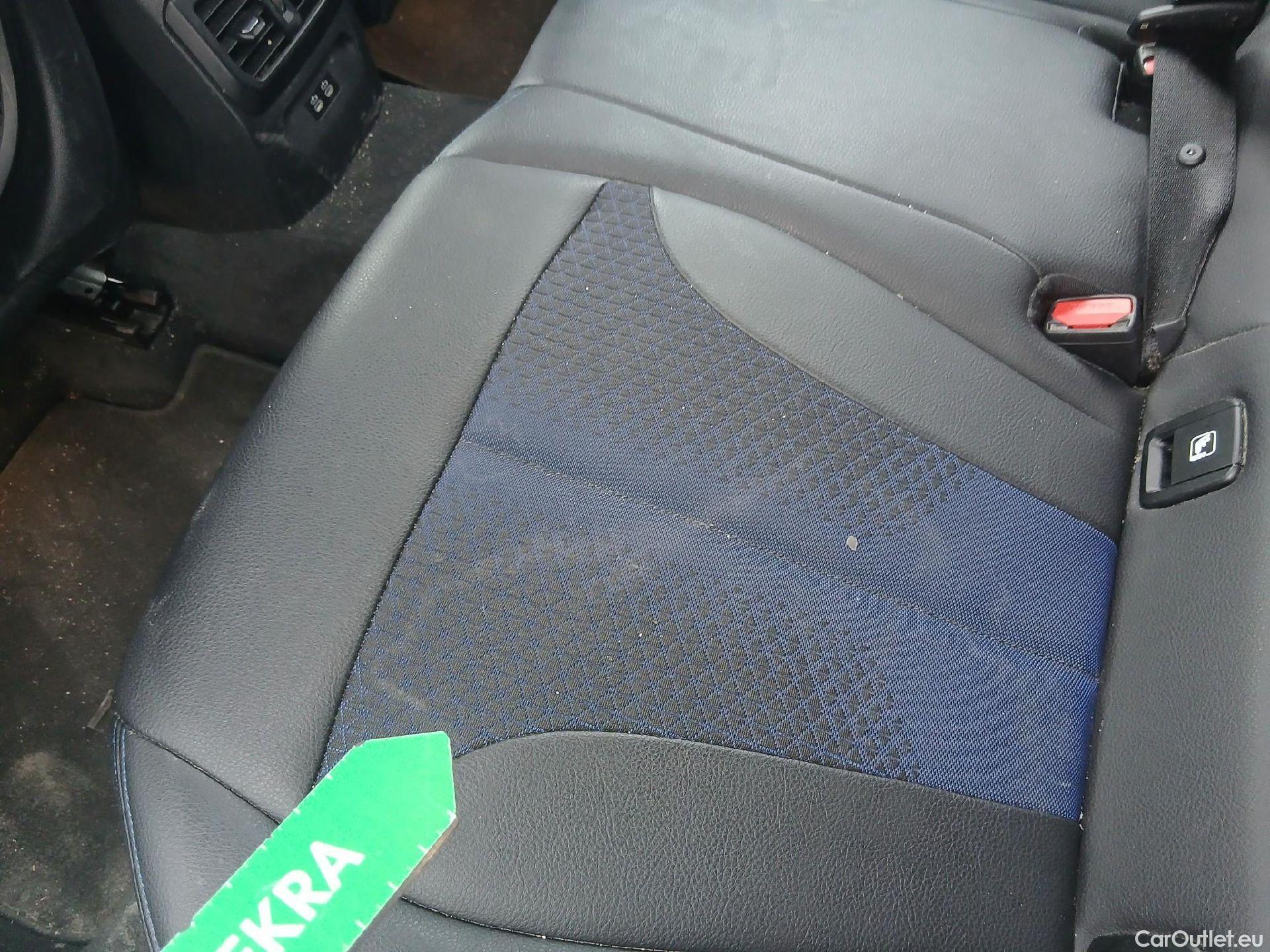  Bmw  Serie 1 BMW  / 2019 / 5P / berlina con portón 120d #27