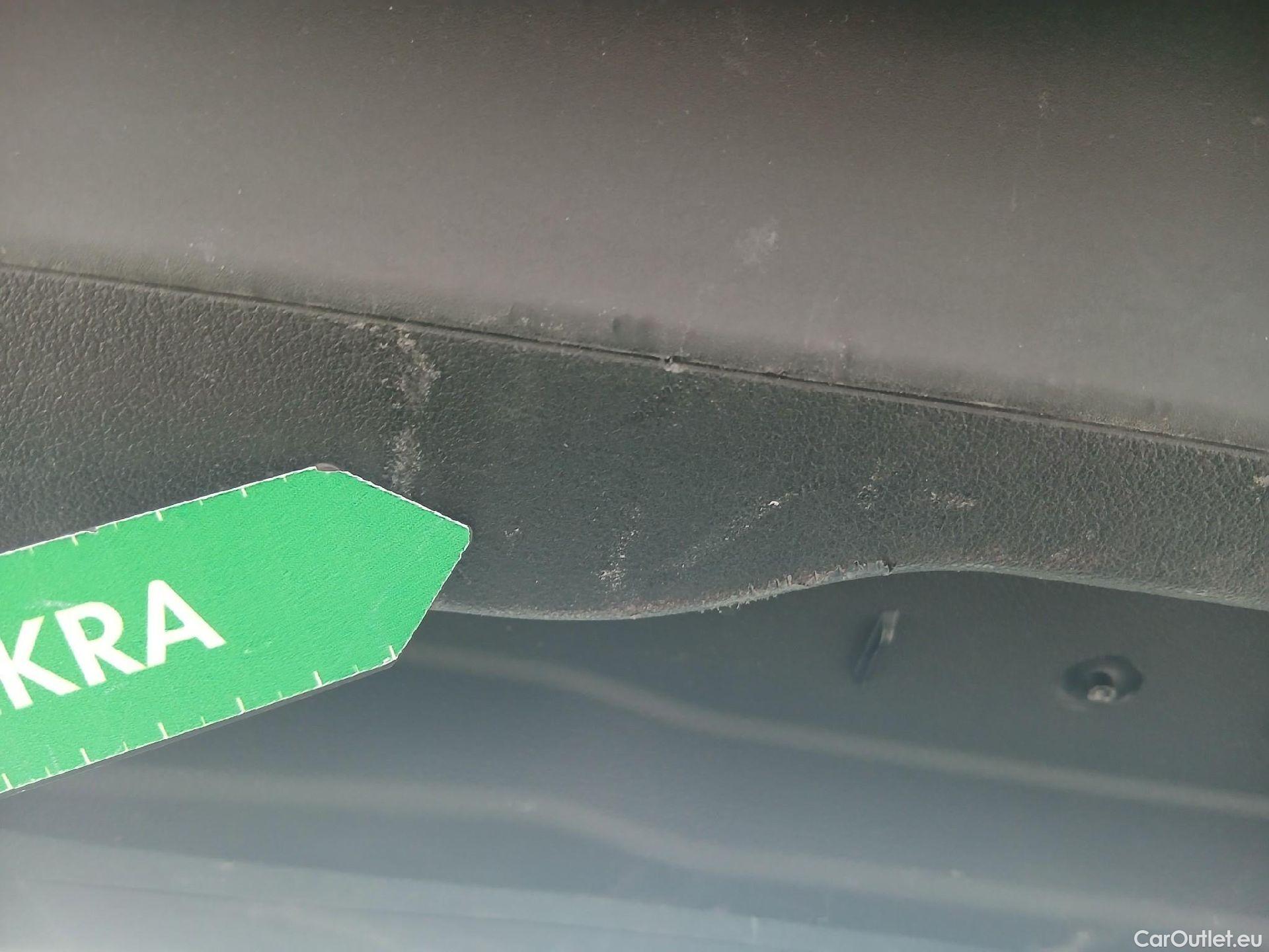  Bmw  Serie 1 BMW  / 2019 / 5P / berlina con portón 120d #40