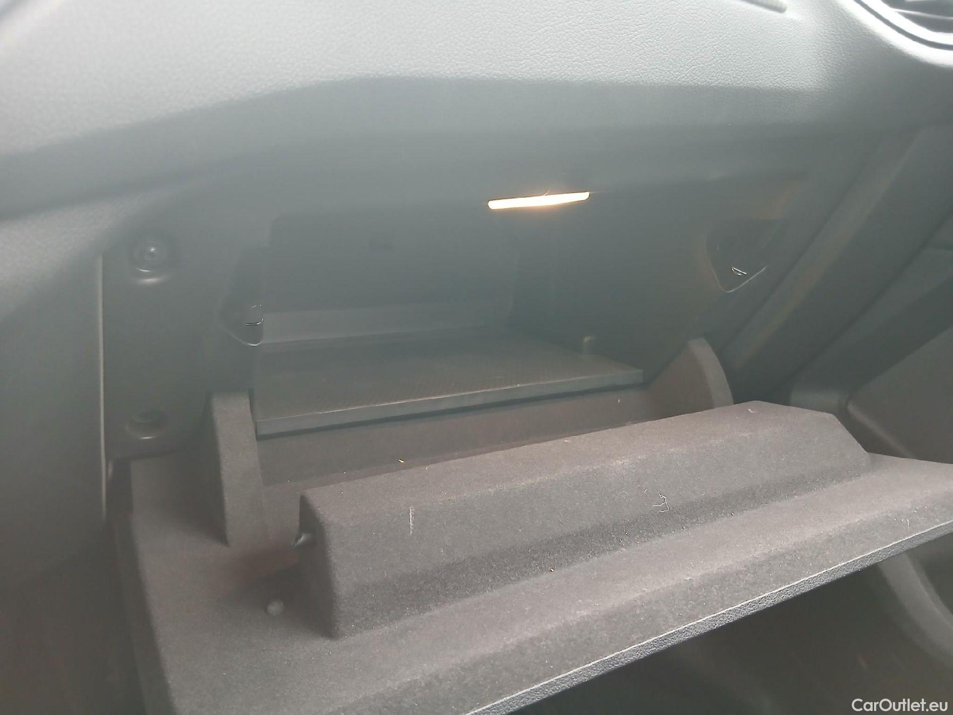  Bmw  Serie 1 BMW  / 2019 / 5P / berlina con portón 120d #3