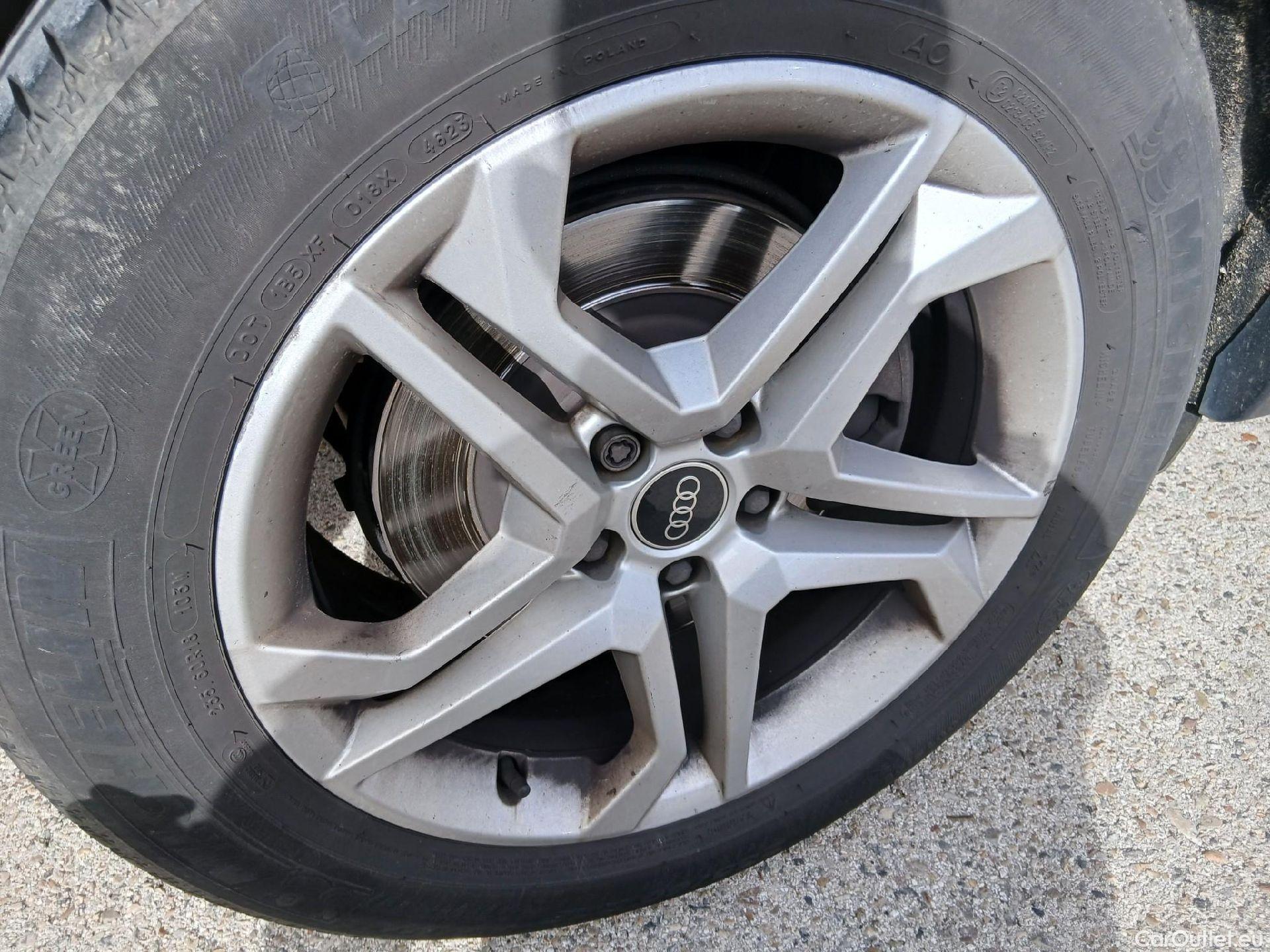  Audi  Q5 AUDI  / 2016 / 5P / todoterreno Design 35 TDI 120kW S tronic (AC) #44