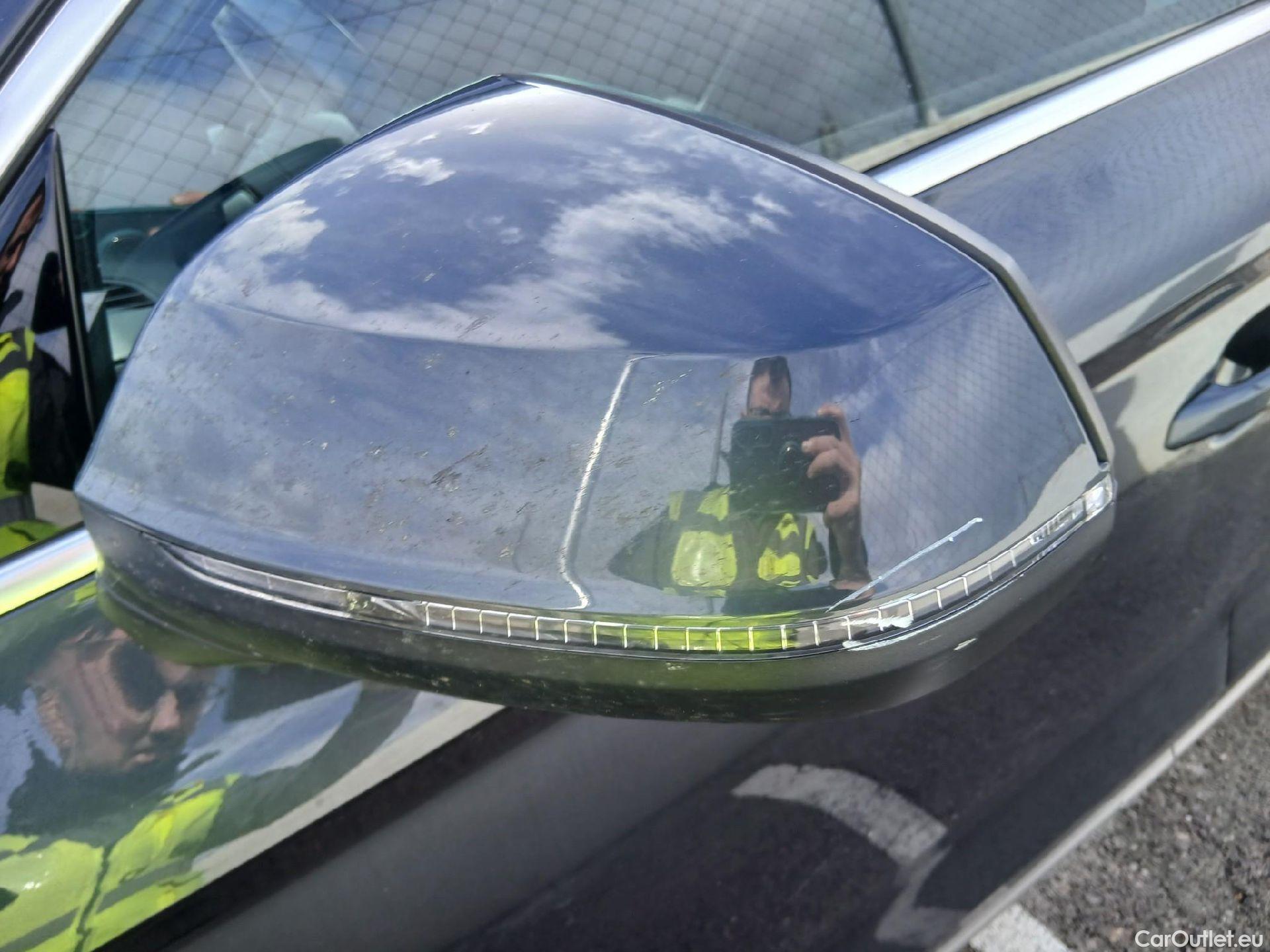  Audi  Q5 AUDI  / 2016 / 5P / todoterreno Design 35 TDI 120kW S tronic (AC) #19