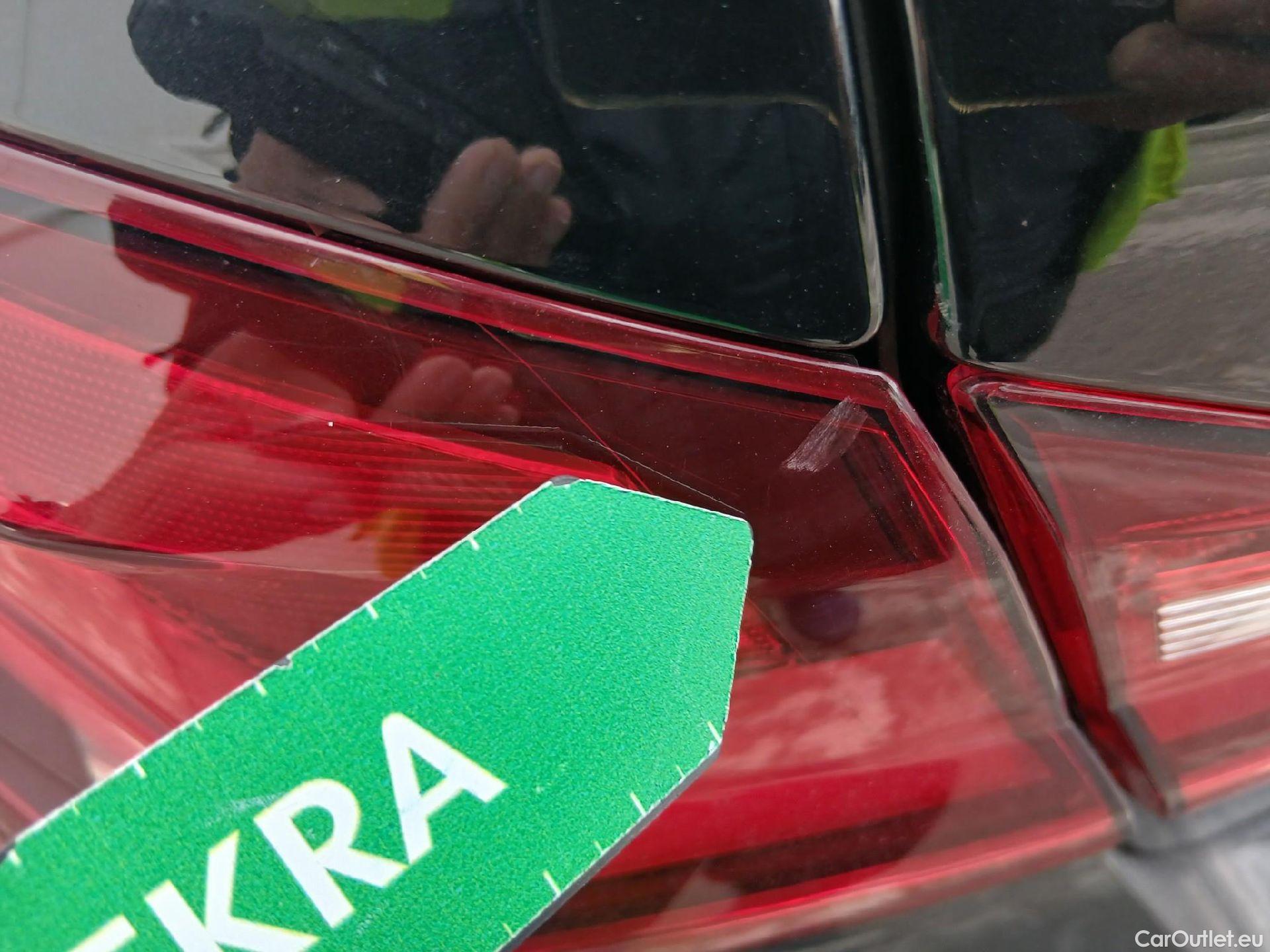  Bmw  Serie 1 BMW  / 2019 / 5P / berlina con portón 120d #48