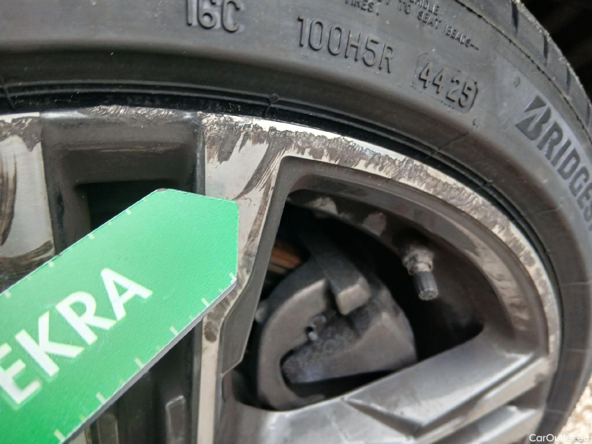  Bmw  Serie 1 BMW  / 2019 / 5P / berlina con portón 120d #67