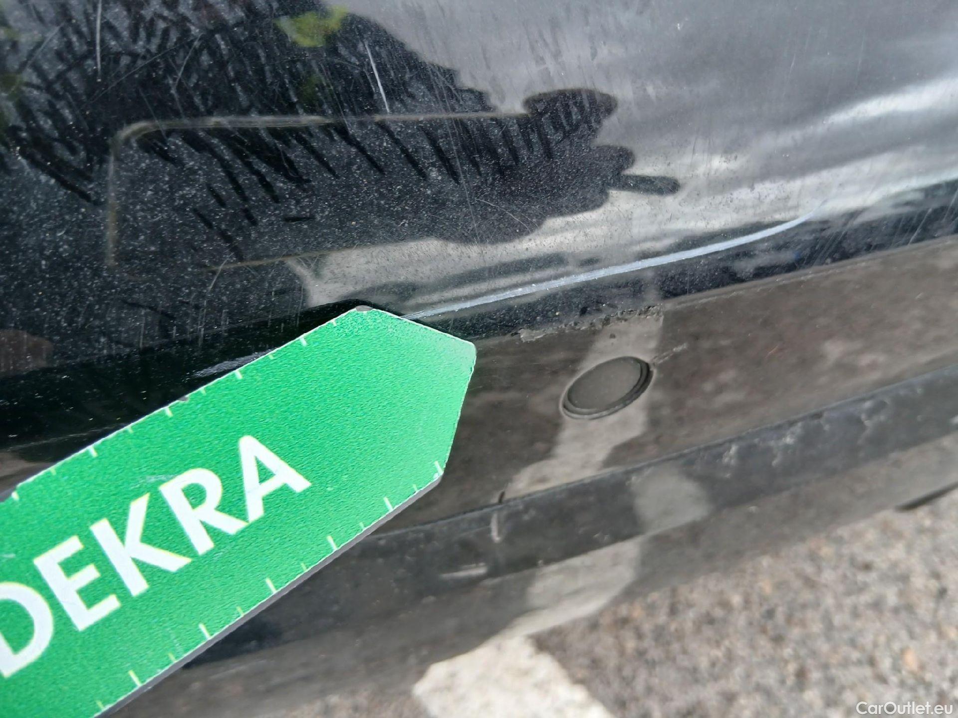  Bmw  Serie 1 BMW  / 2019 / 5P / berlina con portón 120d #35