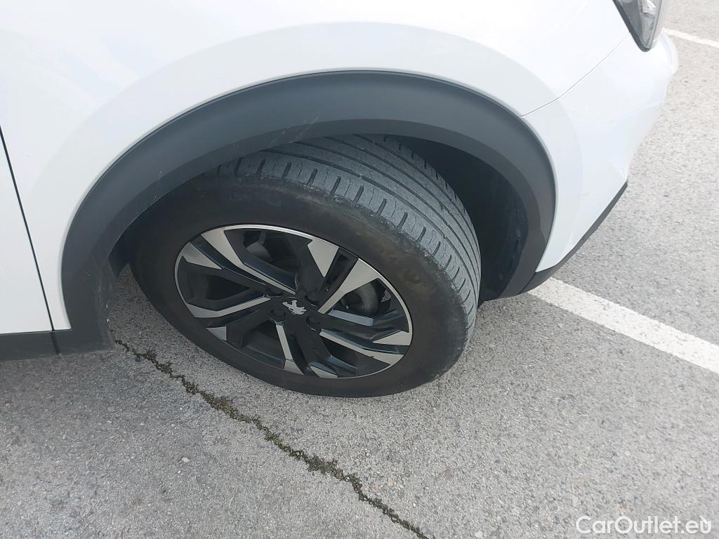  Peugeot  2008 PEUGEOT  / 2019 / 5P / todoterreno Allure BlueHDI 81kW (110CV) #3