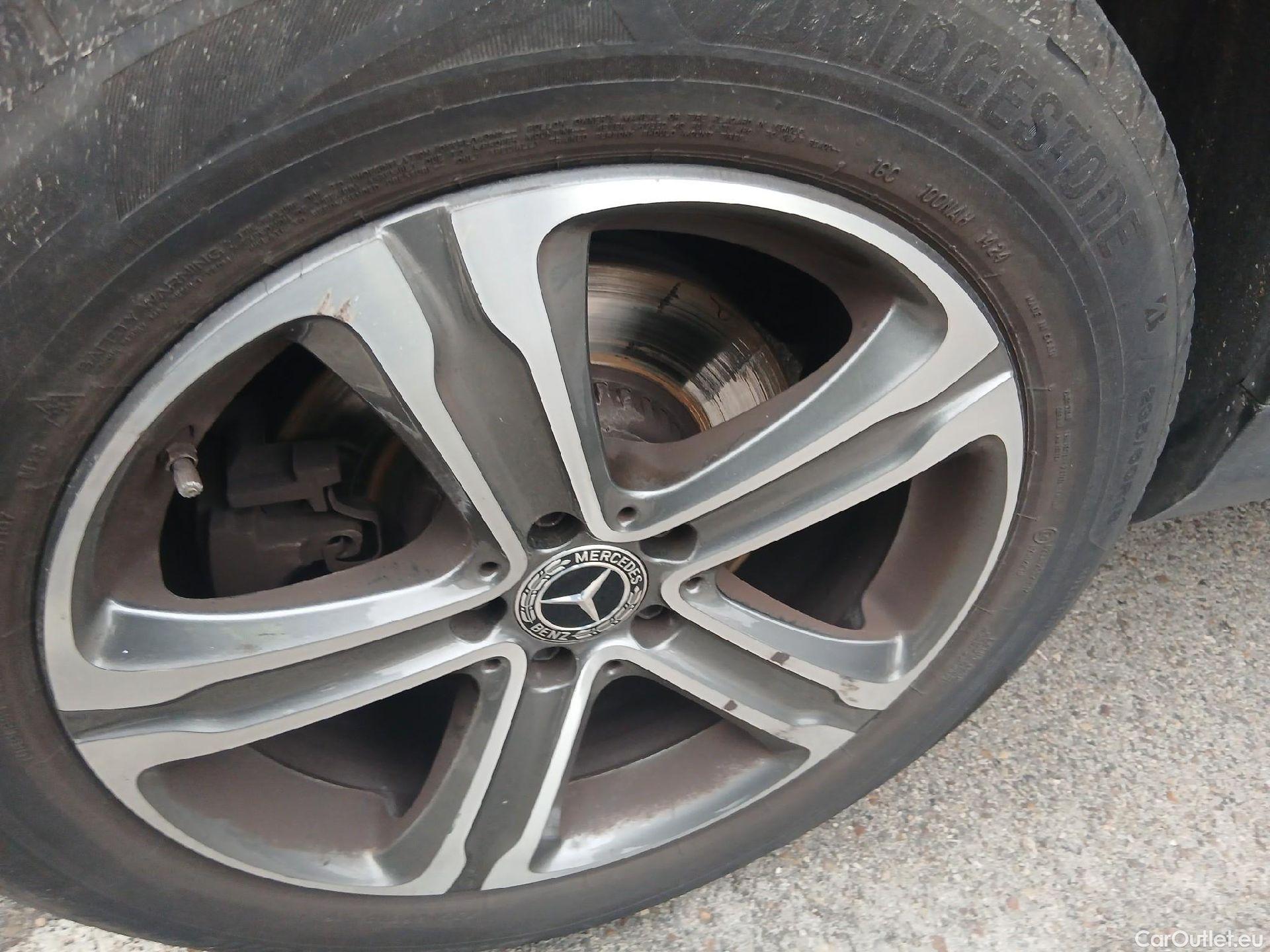  Mercedes  G-Klasee MERCEDES-BENZ Clase GLC / 2019 / 5P / todoterreno GLC 300 de 4MATIC #33