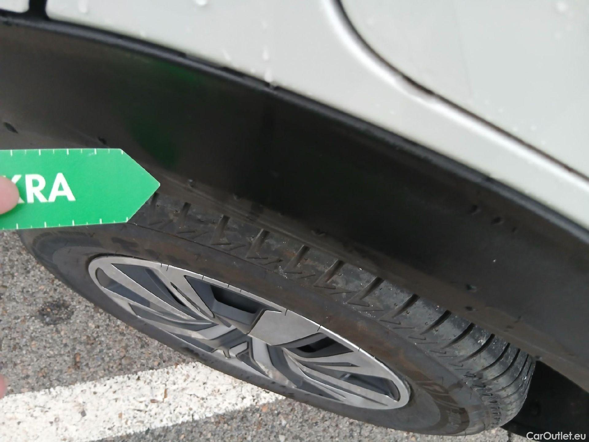  Peugeot  2008 PEUGEOT  / 2019 / 5P / todoterreno Active BlueHDI 81kW (110CV) #18