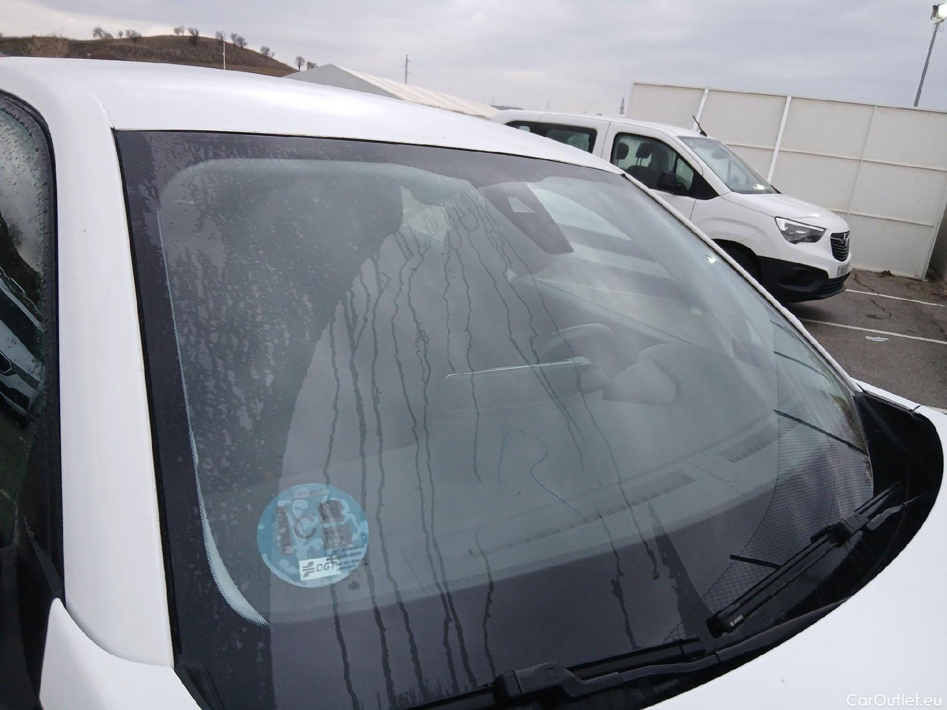  Peugeot  2008 PEUGEOT  / 2019 / 5P / todoterreno Active BlueHDI 81kW (110CV) #5