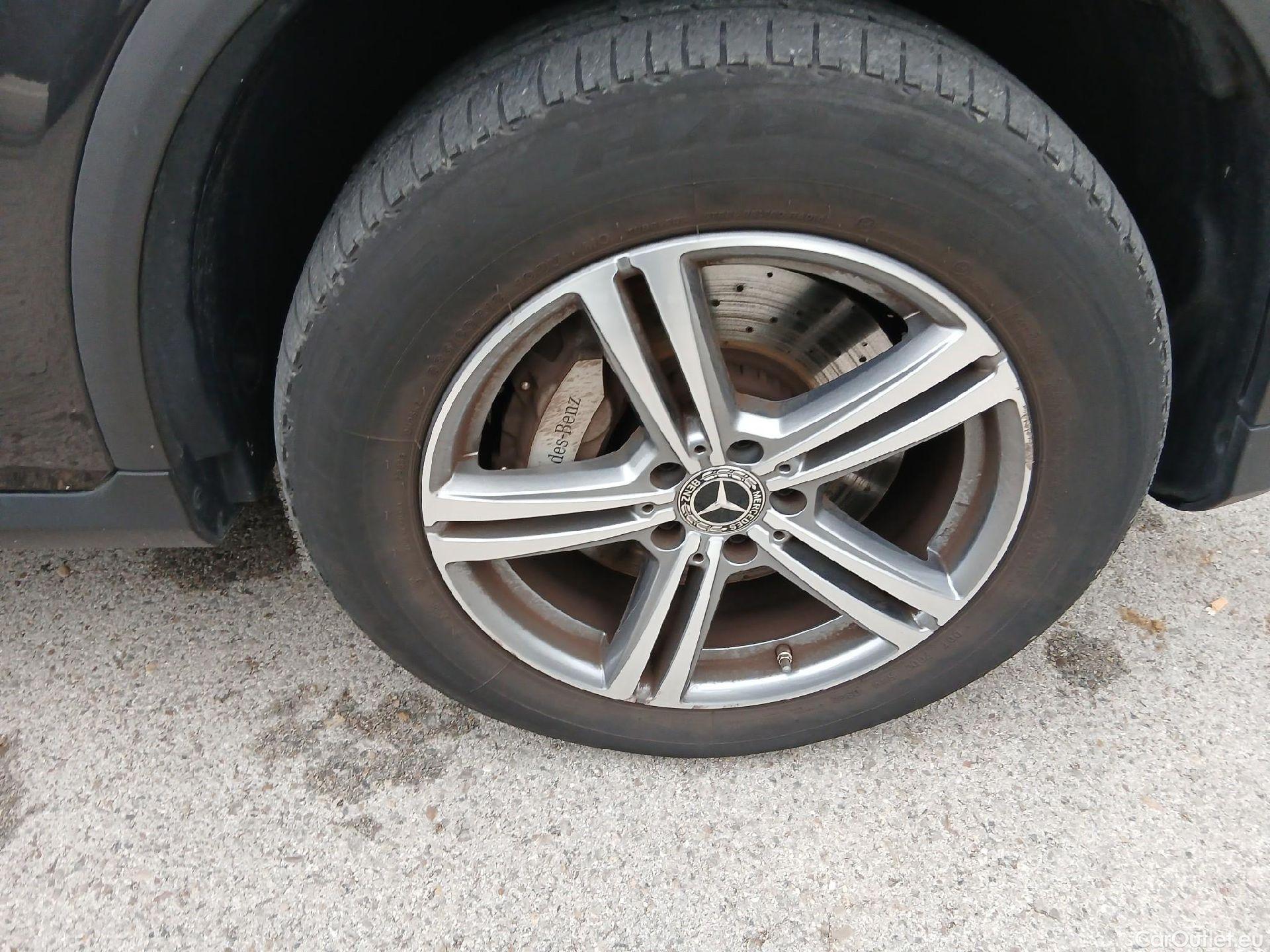  Mercedes  G-Klasee MERCEDES-BENZ Clase GLC / 2019 / 5P / todoterreno GLC 300 de 4MATIC #33