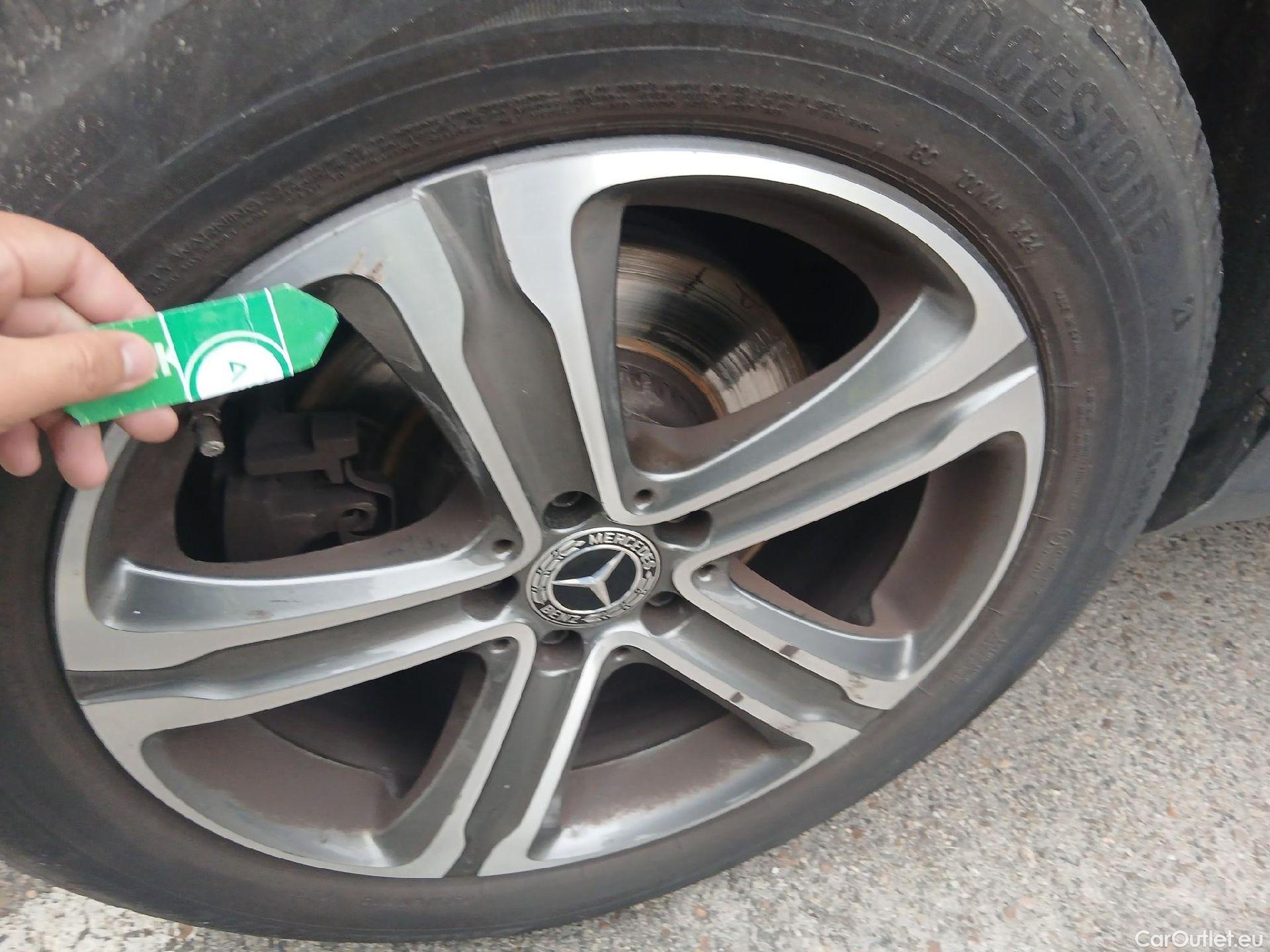  Mercedes  G-Klasee MERCEDES-BENZ Clase GLC / 2019 / 5P / todoterreno GLC 300 de 4MATIC #32