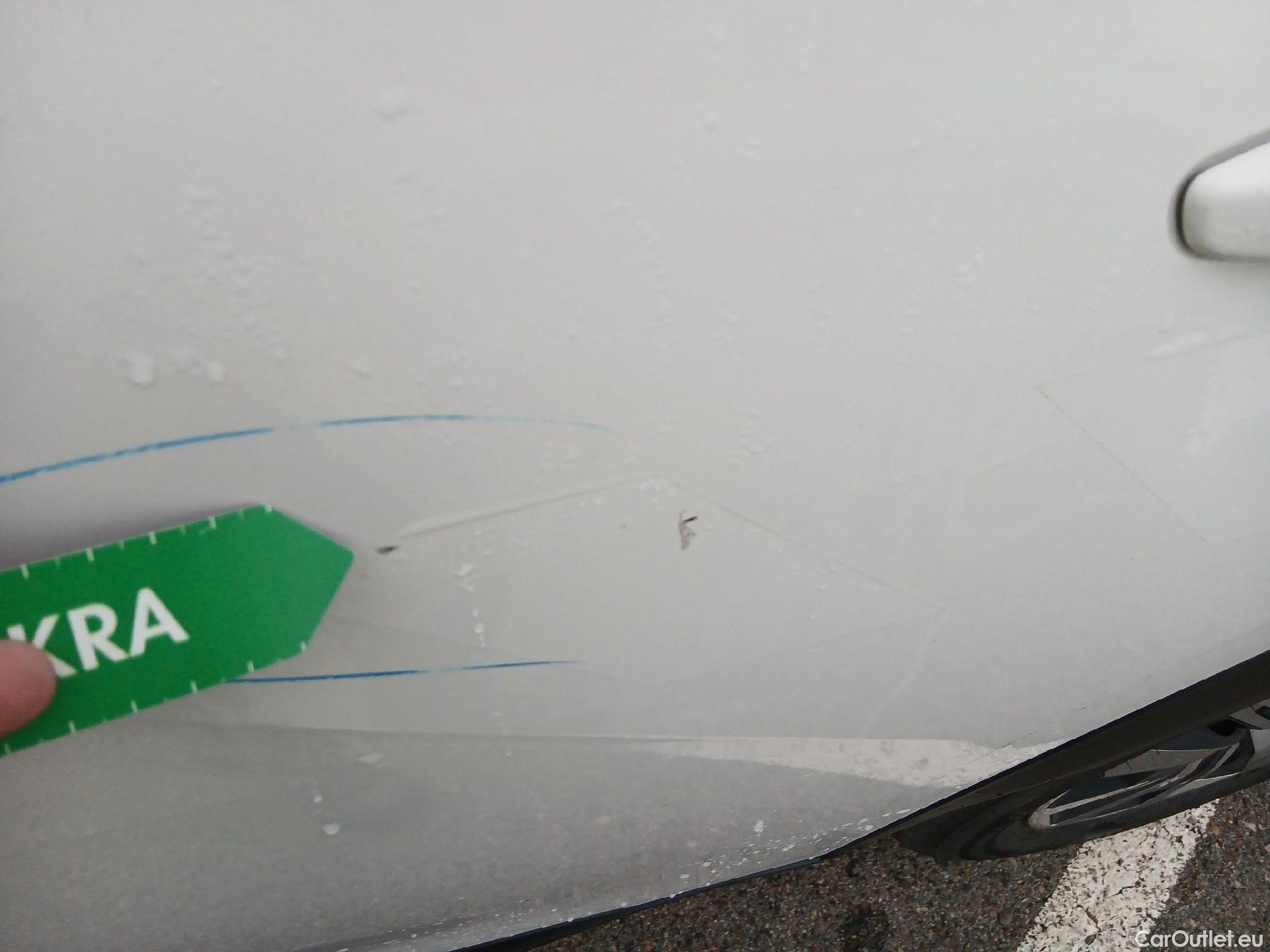  Peugeot  2008 PEUGEOT  / 2019 / 5P / todoterreno Active BlueHDI 81kW (110CV) #14