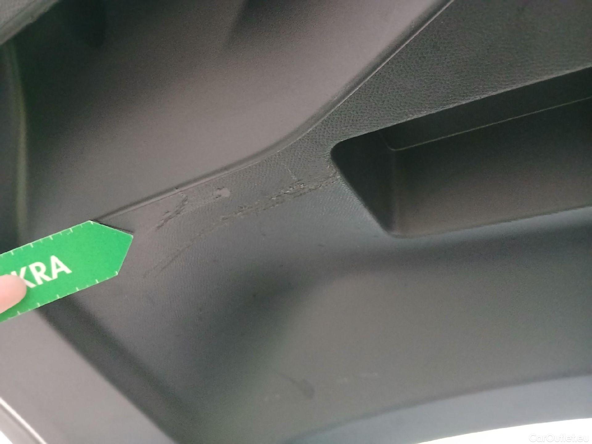  Peugeot  2008 PEUGEOT  / 2019 / 5P / todoterreno Active BlueHDI 81kW (110CV) #4