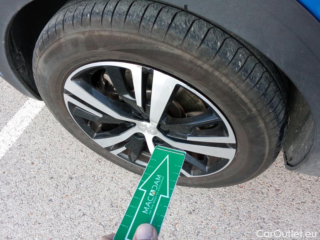  Peugeot  3008 PEUGEOT  Hybrid / 2020 / 5P / todoterreno 225 e-EAT8 GT #4