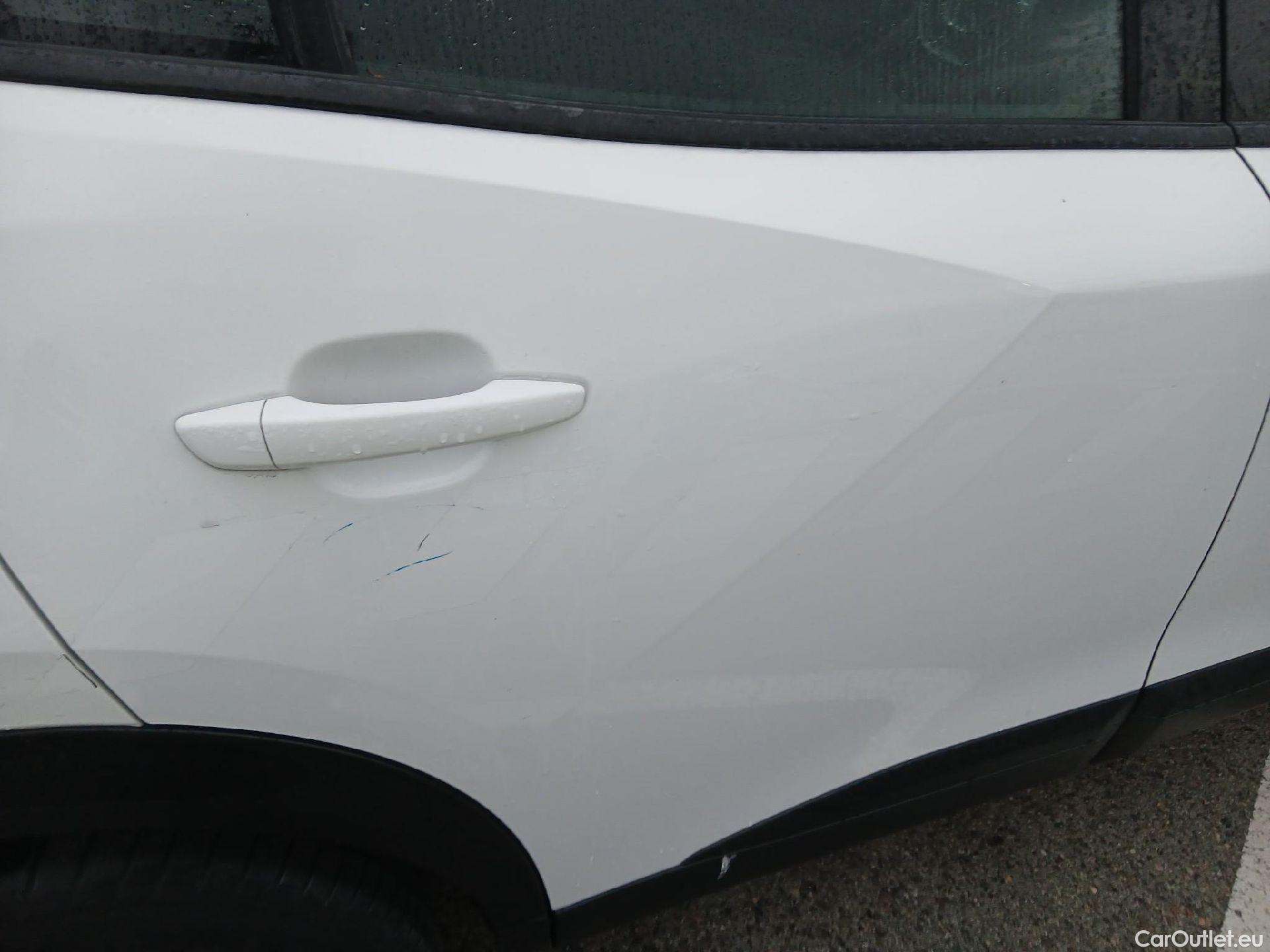  Peugeot  2008 PEUGEOT  / 2019 / 5P / todoterreno Active BlueHDI 81kW (110CV) #28