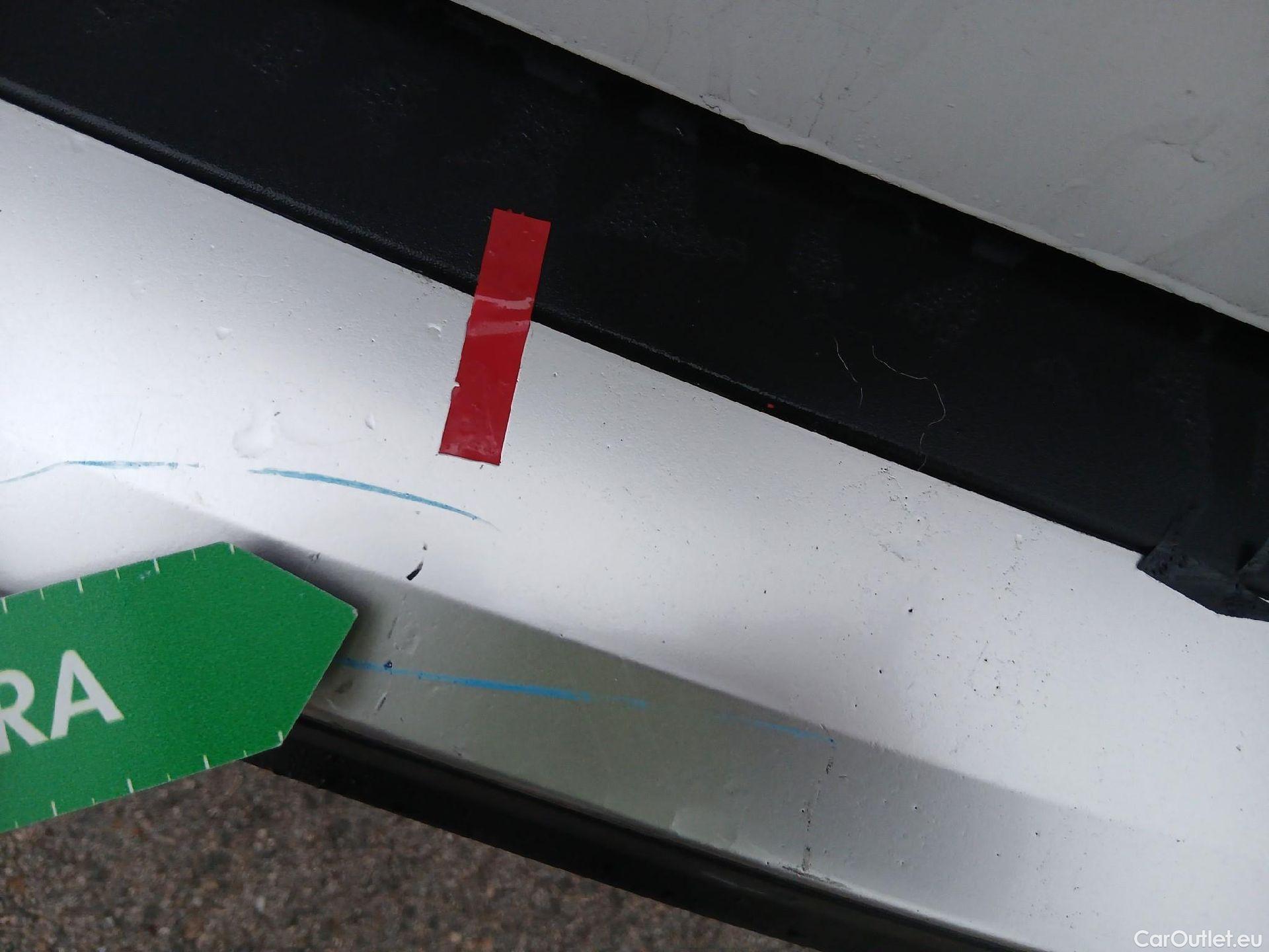  Peugeot  2008 PEUGEOT  / 2019 / 5P / todoterreno Active BlueHDI 81kW (110CV) #24