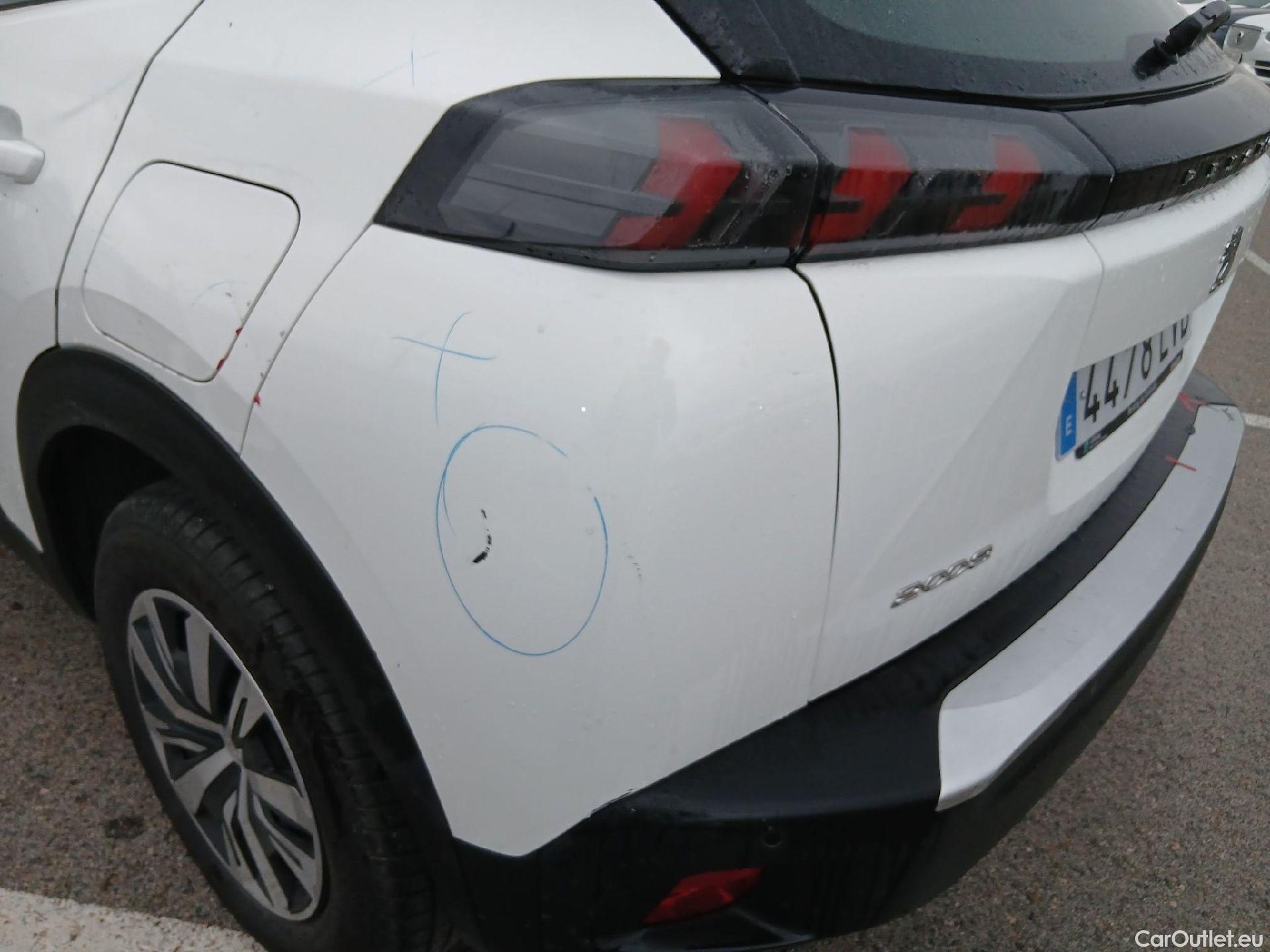  Peugeot  2008 PEUGEOT  / 2019 / 5P / todoterreno Active BlueHDI 81kW (110CV) #20