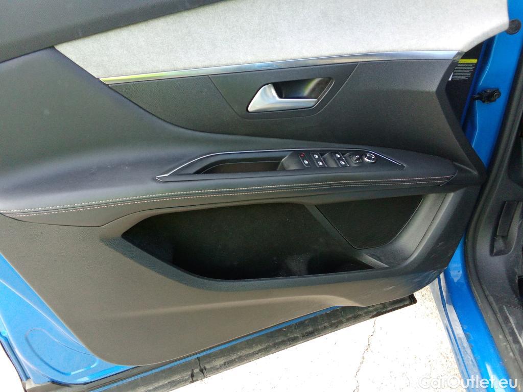  Peugeot  3008 PEUGEOT  Hybrid / 2020 / 5P / todoterreno 225 e-EAT8 GT #17