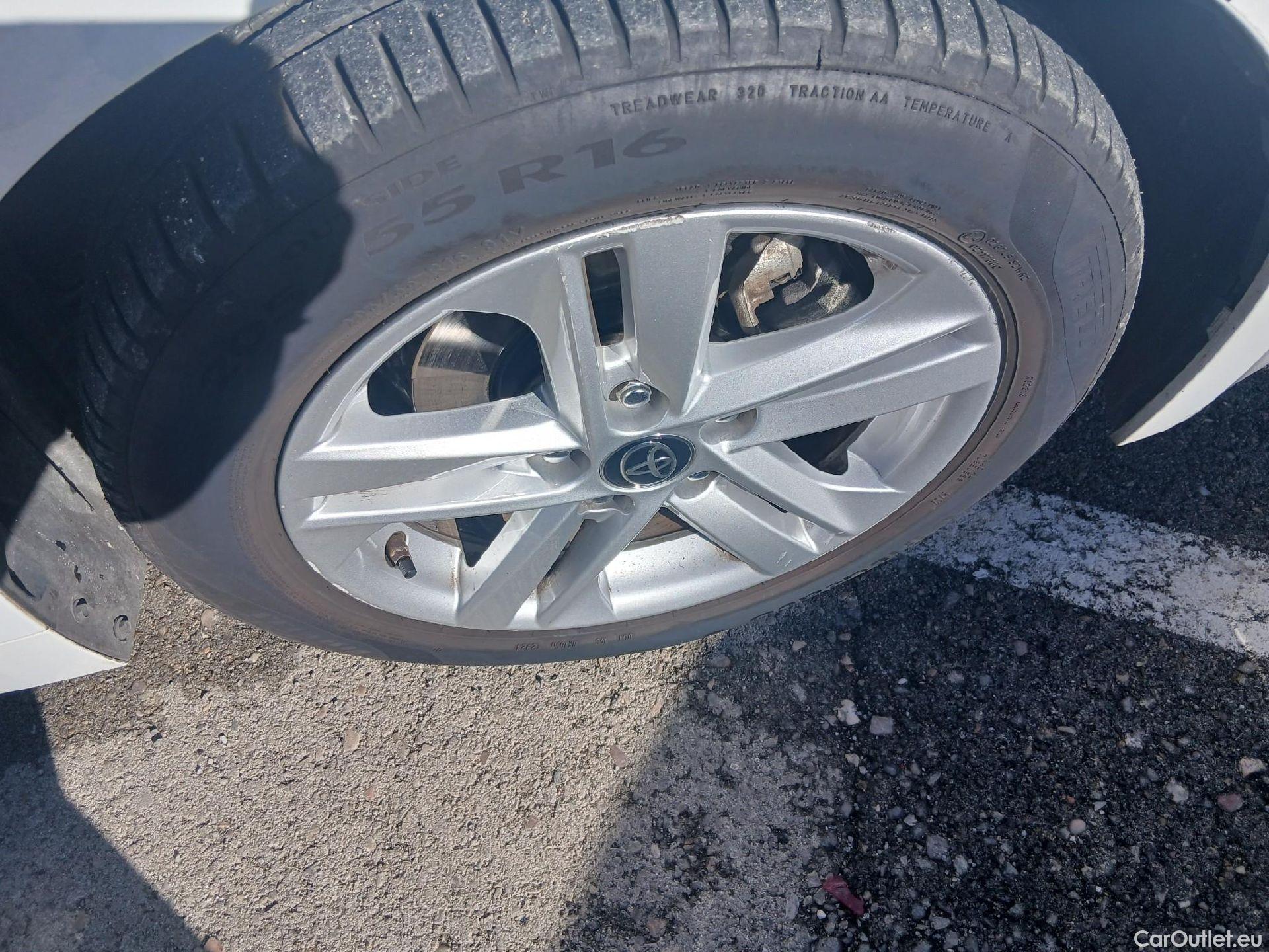  Toyota  Corolla TOYOTA  1.8 125H ACTIVE TECH E-CVT #40