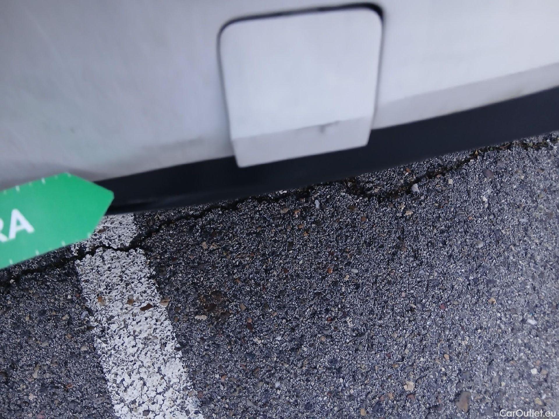  Volkswagen  Golf  VOLKSWAGEN / 2020 / 5P / berlina con portón Life 2.0 TDI 85kW (115CV) #24