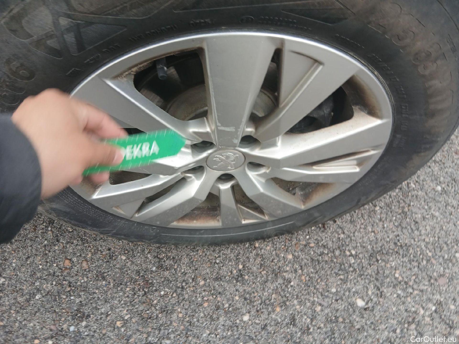  Peugeot  3008 PEUGEOT  / 2020 / 5P / todoterreno 1.5 BlueHDi 96kW (130CV) S&S Active Pack (AC3) #31