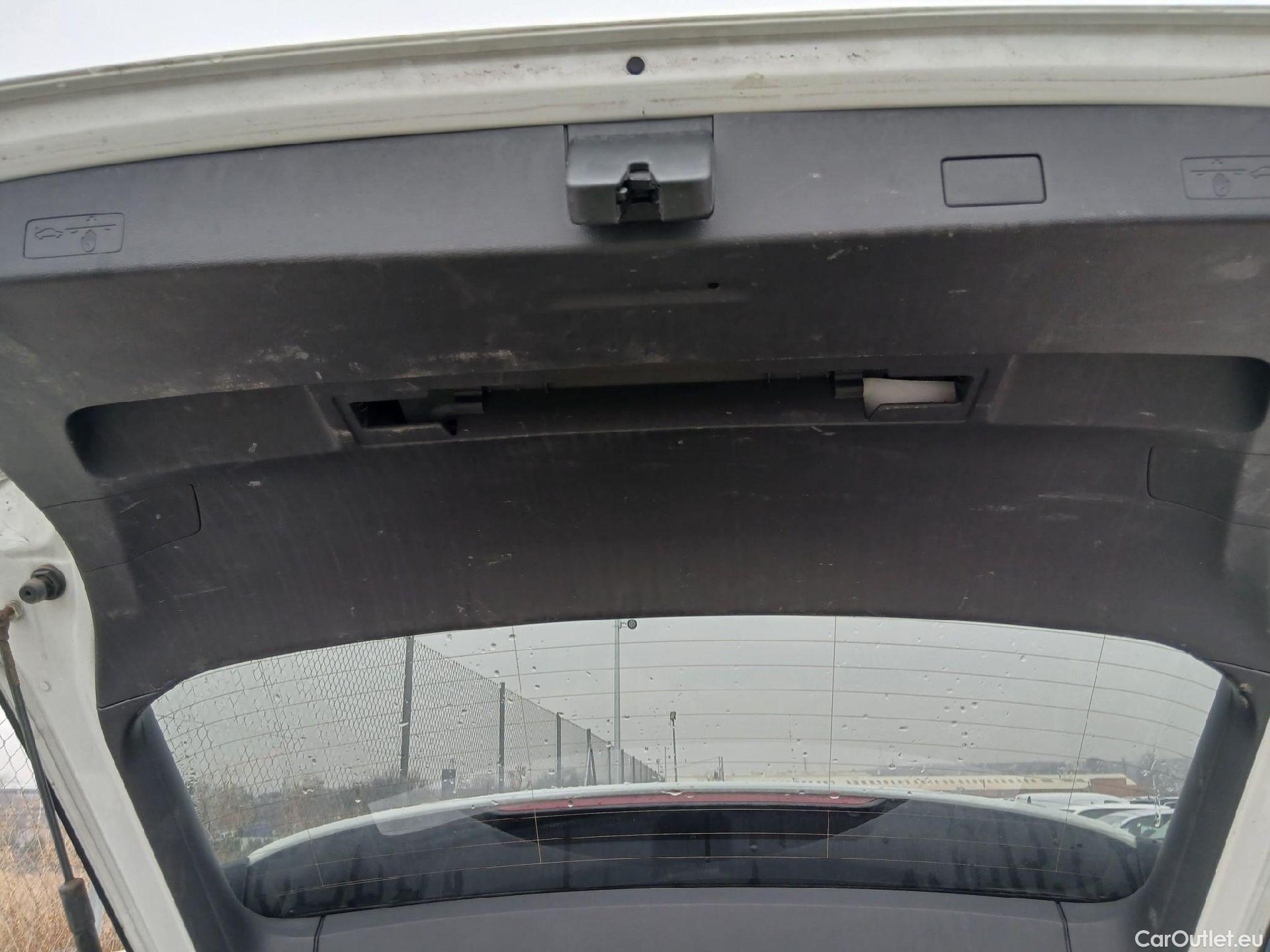  Volkswagen  Golf  VOLKSWAGEN / 2020 / 5P / familiar Life 2.0 TDI 85kW (115CV) Variant #17