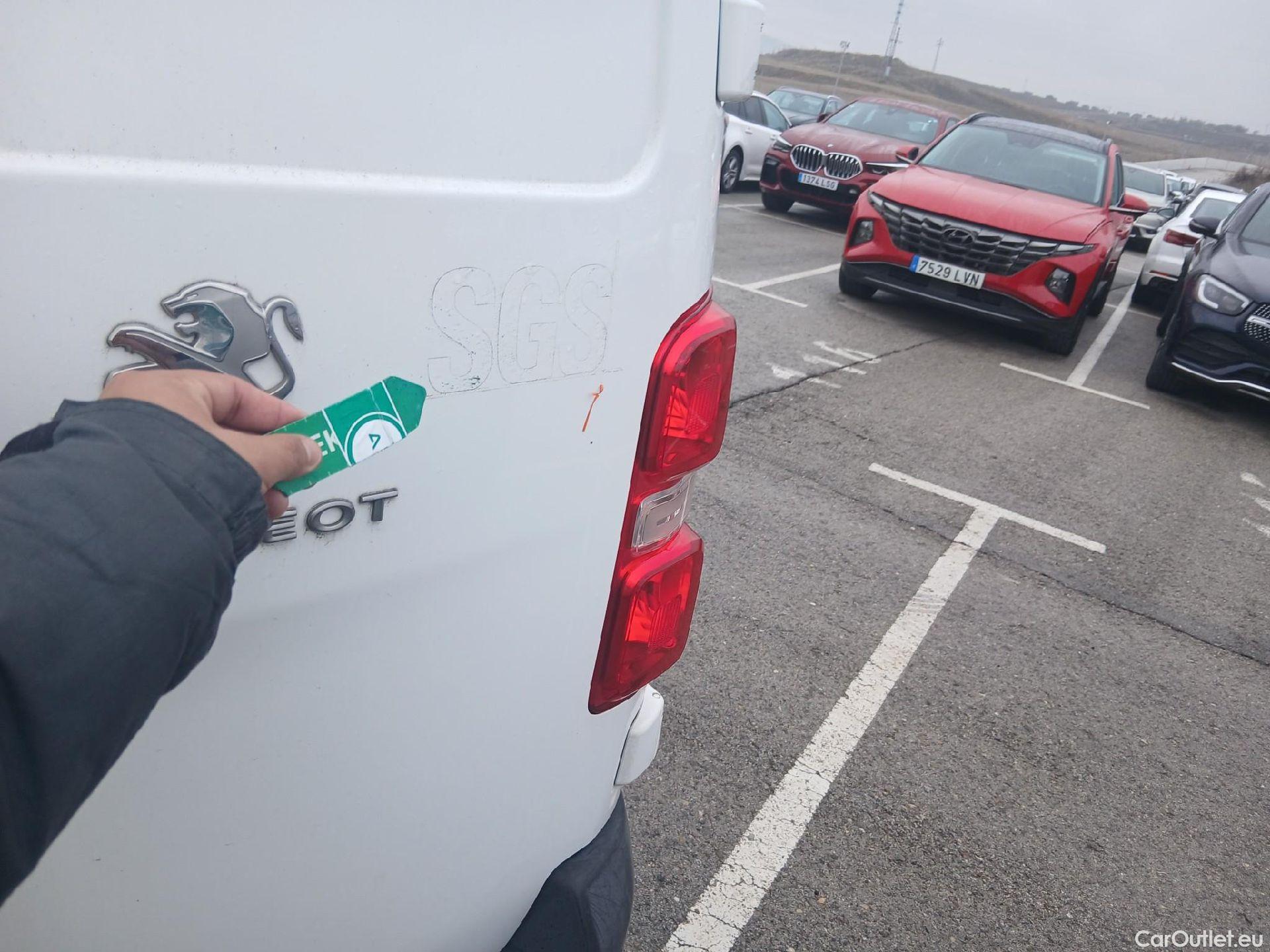  Peugeot  Expert PEUGEOT  / 2016 / 4P / furgón Furgón Premium 1.5 BlueHDi 120 Standard #23