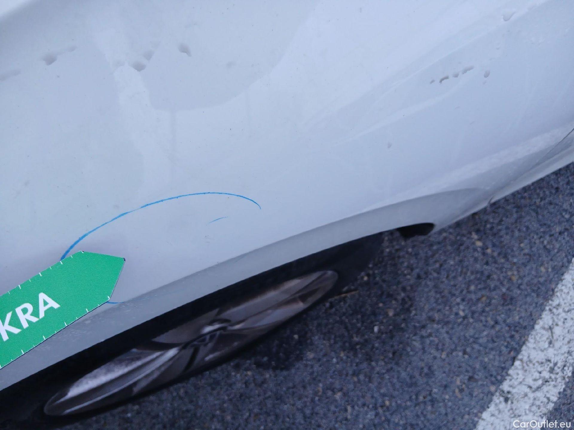  Volkswagen  Golf  VOLKSWAGEN / 2020 / 5P / berlina con portón Life 2.0 TDI 85kW (115CV) #14