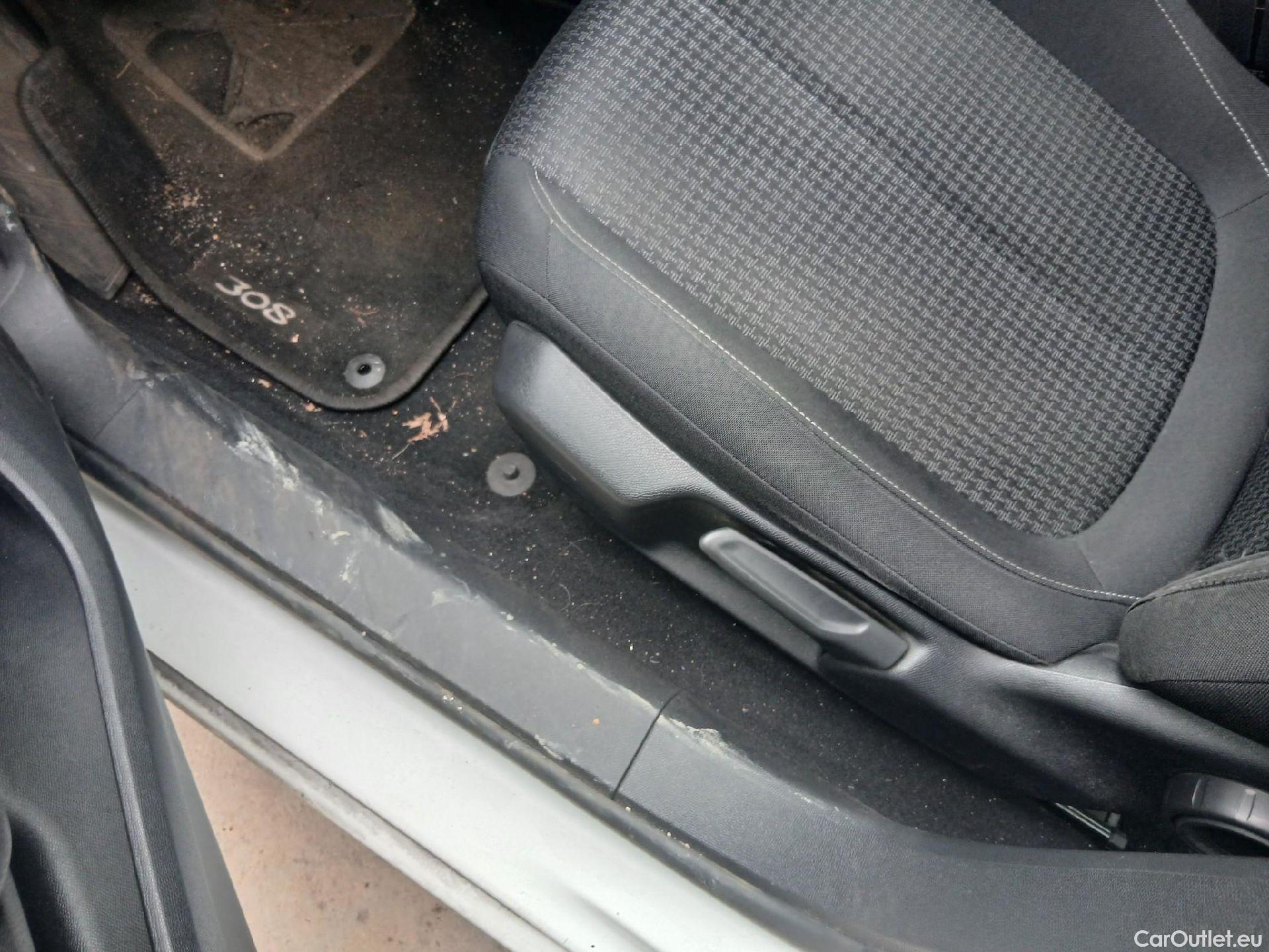  Peugeot  308 PEUGEOT  / 2017 / 5P / berlina con portón 5p Active Pack BlueHDi 130 S&S (AC) #1