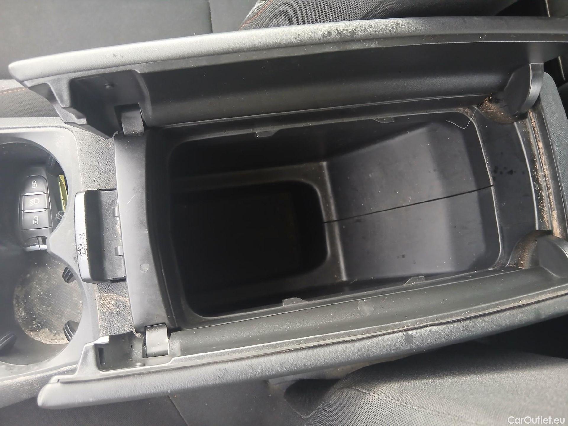  Peugeot  3008 PEUGEOT  / 2020 / 5P / todoterreno 1.5 BlueHDi 96kW (130CV) S&S Active Pack (AC3) #9