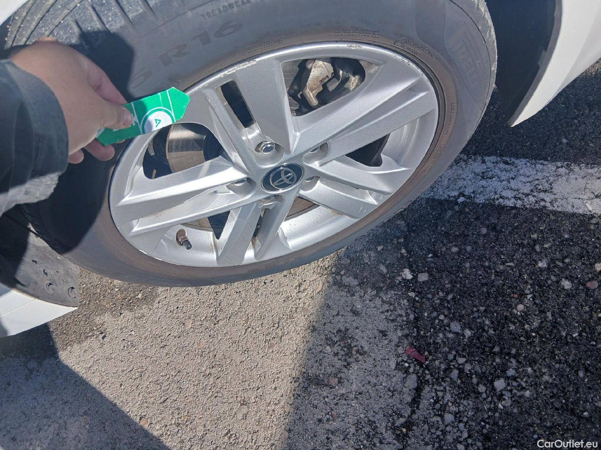  Toyota  Corolla TOYOTA  1.8 125H ACTIVE TECH E-CVT #39