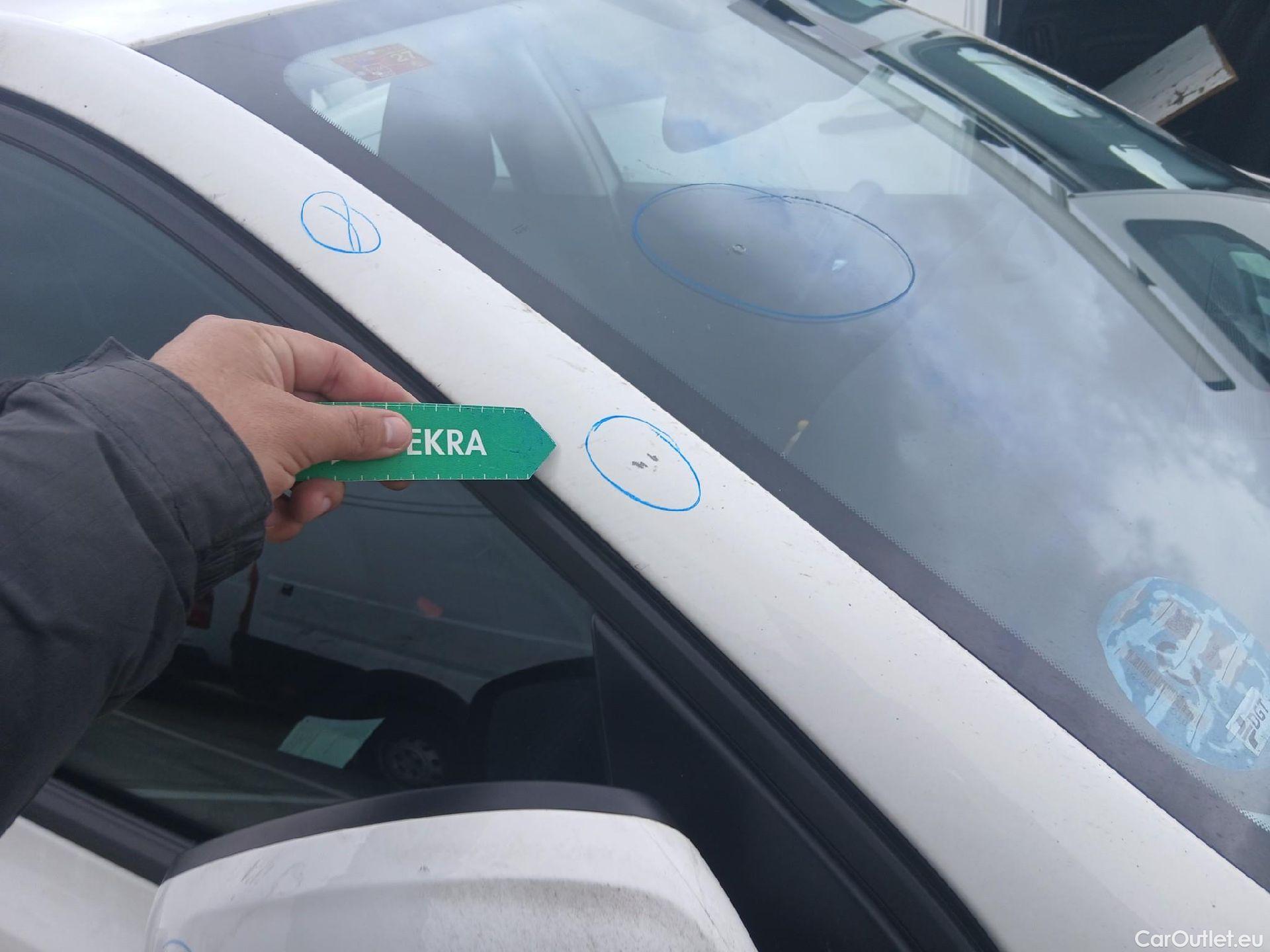  Peugeot  308 PEUGEOT  / 2017 / 5P / berlina con portón 5p Active Pack BlueHDi 130 S&S (AC) #27