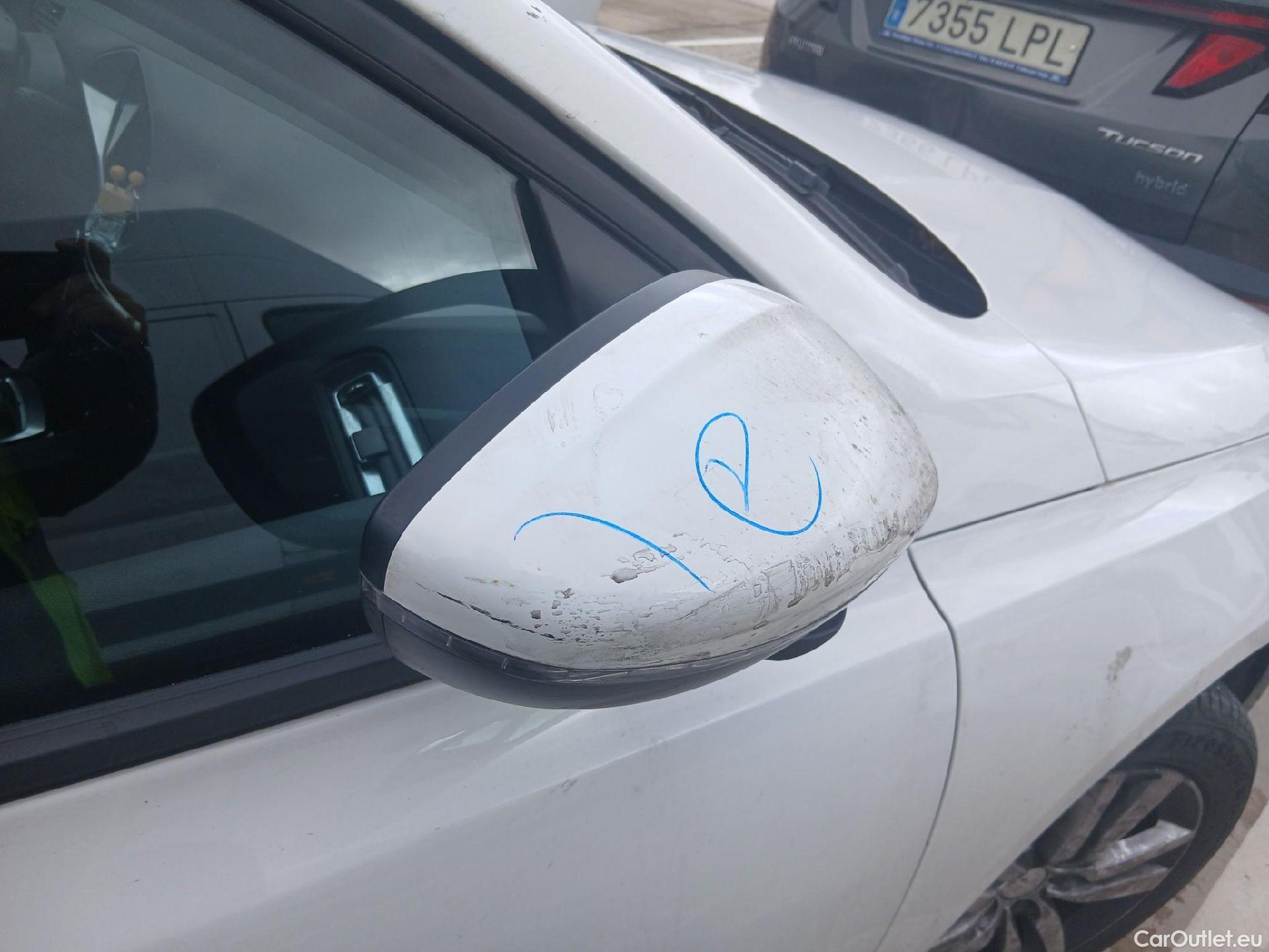  Peugeot  308 PEUGEOT  / 2017 / 5P / berlina con portón 5p Active Pack BlueHDi 130 S&S (AC) #22