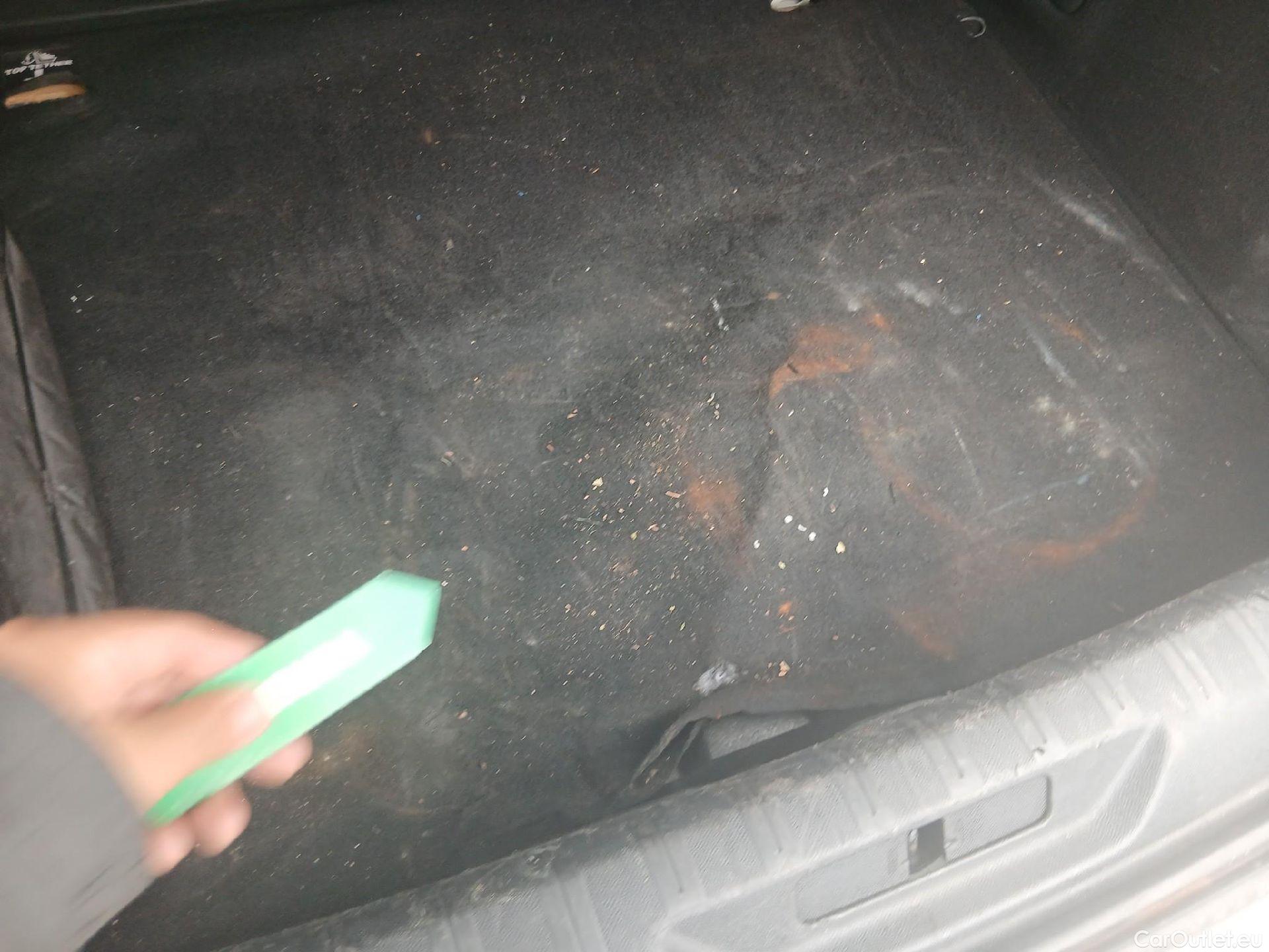  Peugeot  308 PEUGEOT  / 2017 / 5P / berlina con portón 5p Active Pack BlueHDi 130 S&S (AC) #3