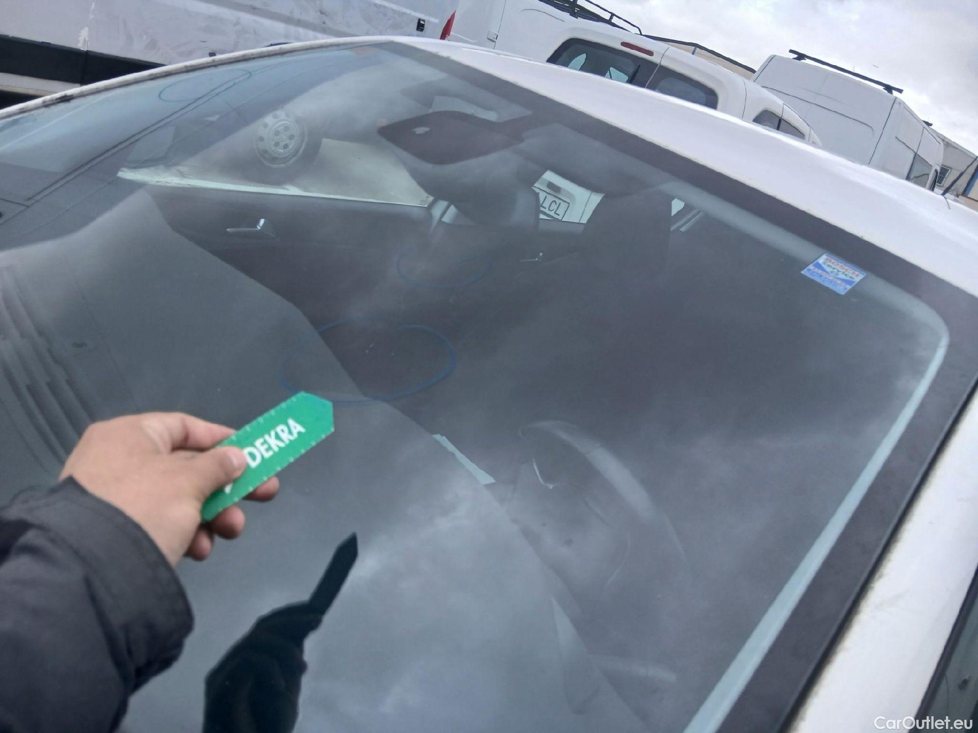  Peugeot  308 PEUGEOT  / 2017 / 5P / berlina con portón 5p Active Pack BlueHDi 130 S&S (AC) #11