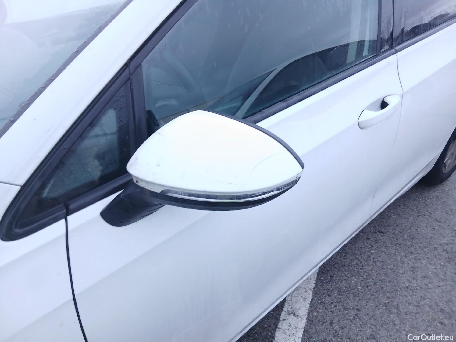  Volkswagen  Golf  VOLKSWAGEN / 2020 / 5P / berlina con portón Life 2.0 TDI 85kW (115CV) #16